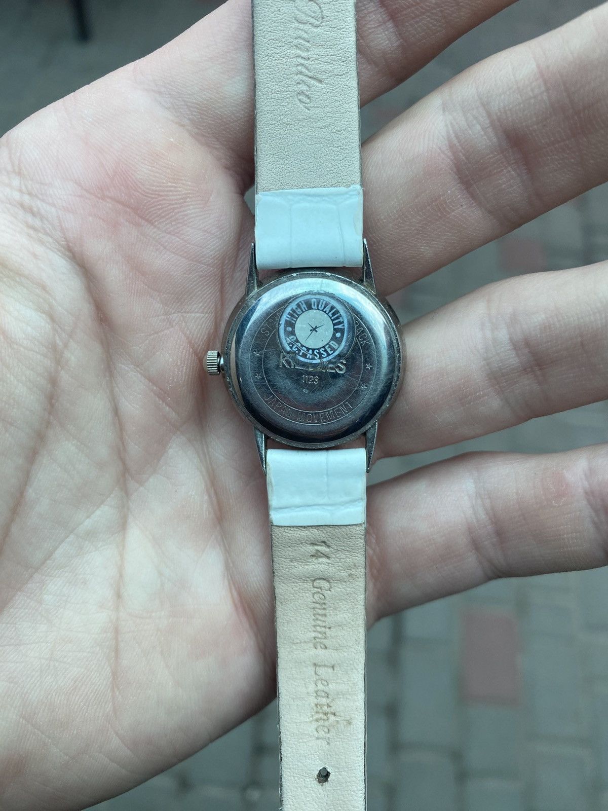 Japanese Brand Rare Retro Kiddies Quartz Watch Kissing Couple Japanese Size ONE SIZE - 5 Thumbnail