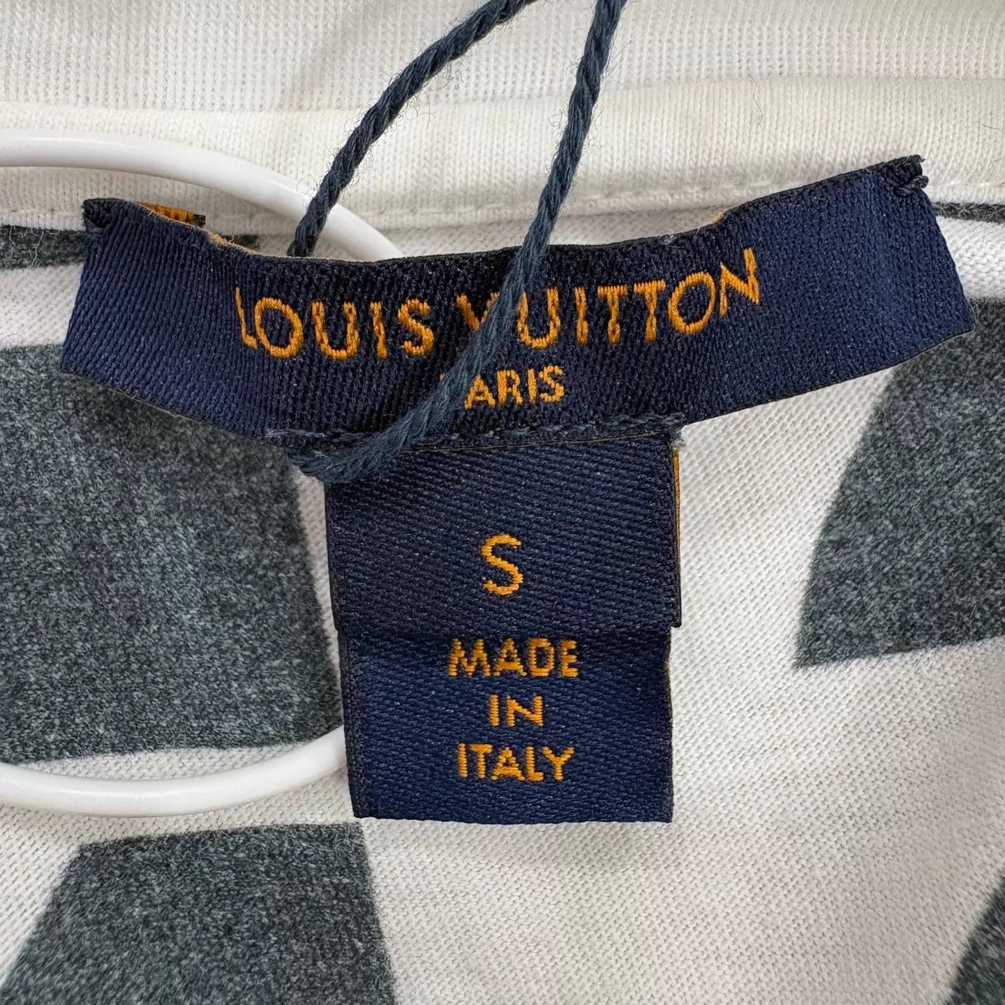 Louis Vuitton LV white base gray big logo all over S new tee Size S / US 4 / IT 40 - 3 Thumbnail