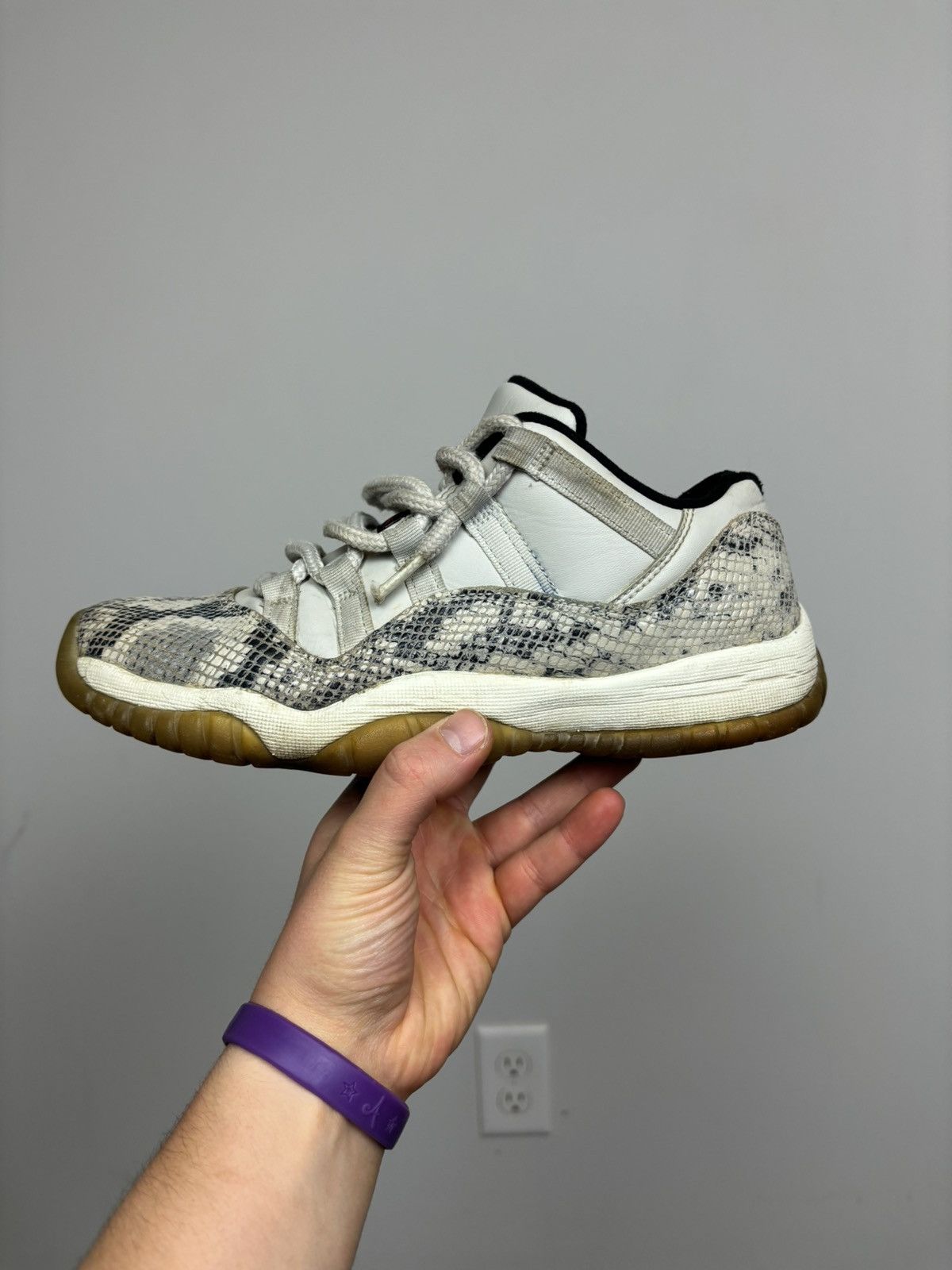 Jordan Brand Nike Air Jordan 11 XI Retro Low Light Bone Snakeskin sneaker Size US 6.5 / EU 39-40 - 4 Thumbnail