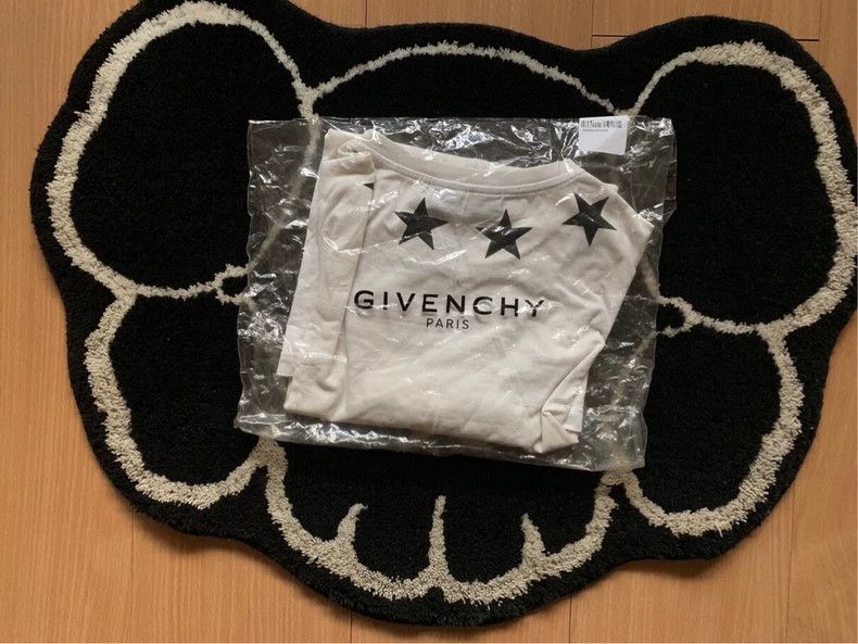 Givenchy Givenchy Star Tee Givenchy T-Shirt gvc 2506-Nextarrow Size US XS / EU 42 / 0 - 5 Thumbnail