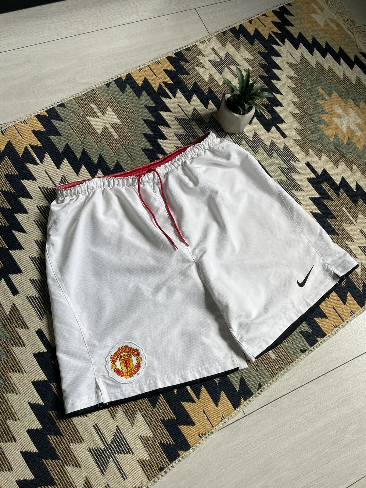 Nike × Vintage Vintage Nike Manchester United Soccer Shorts Size US 32 / EU 48 - 2 Thumbnail