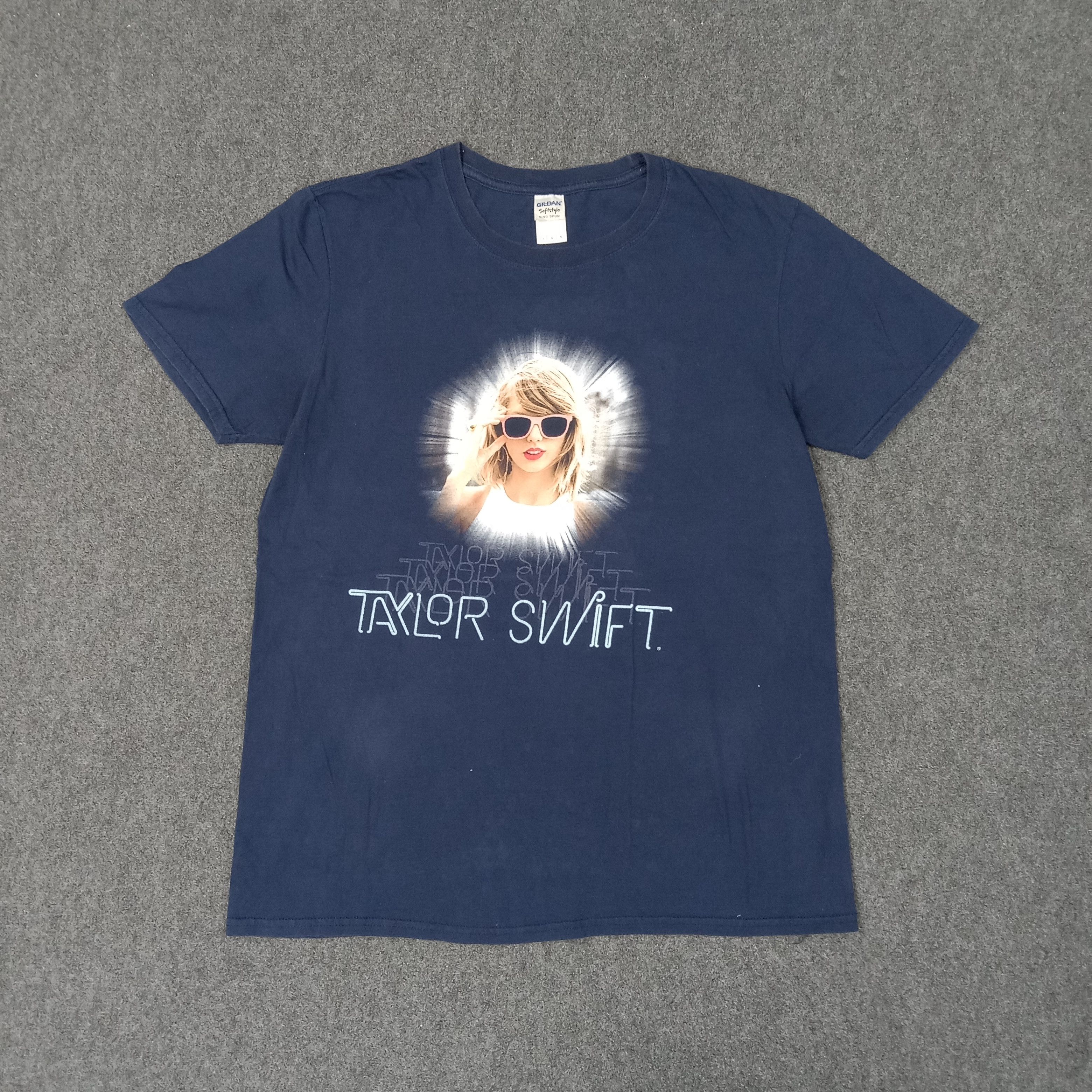 Band Tees Taylor Swift American Singer Songwriter Tshirt C223N48 Size US L / EU 52-54 / 3 - 1 Thumbnail