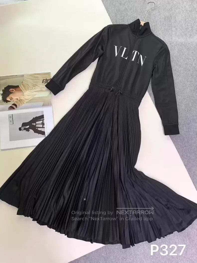 Valentino Valentino Big logo dress Size S / US 4 / IT 40 - 1 Thumbnail