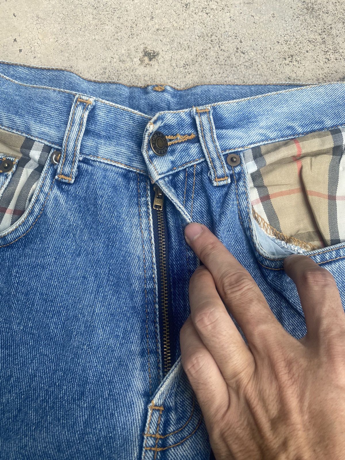 Burberry × Designer × Vintage Vintage Thomas Burberry Loose Wide Leg Jeans Size US 29 - 12 Thumbnail