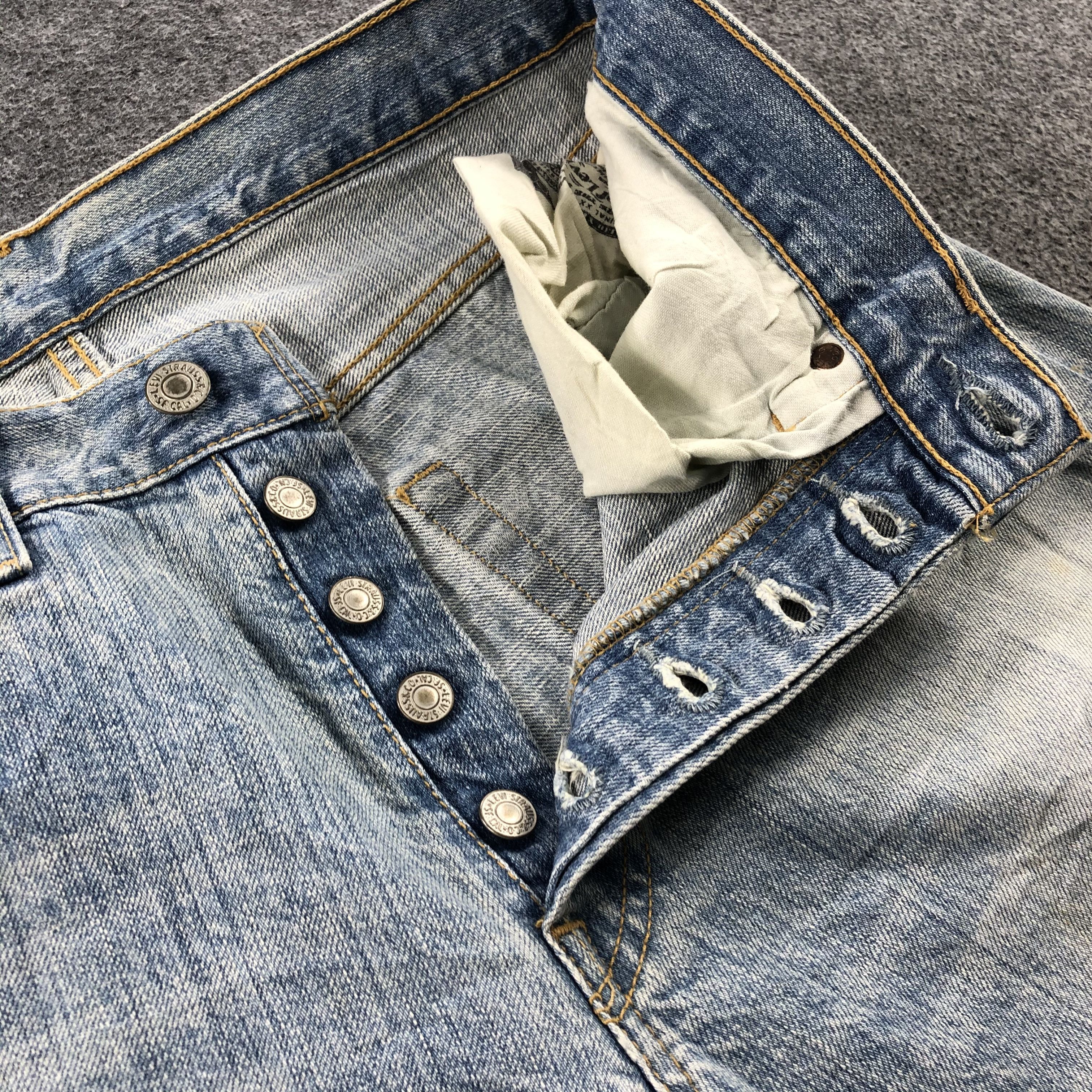 Levi's Vintage 90s Light Wash Levis 501 Jeans-JM1914 Size US 32 / EU 48 - 8 Thumbnail