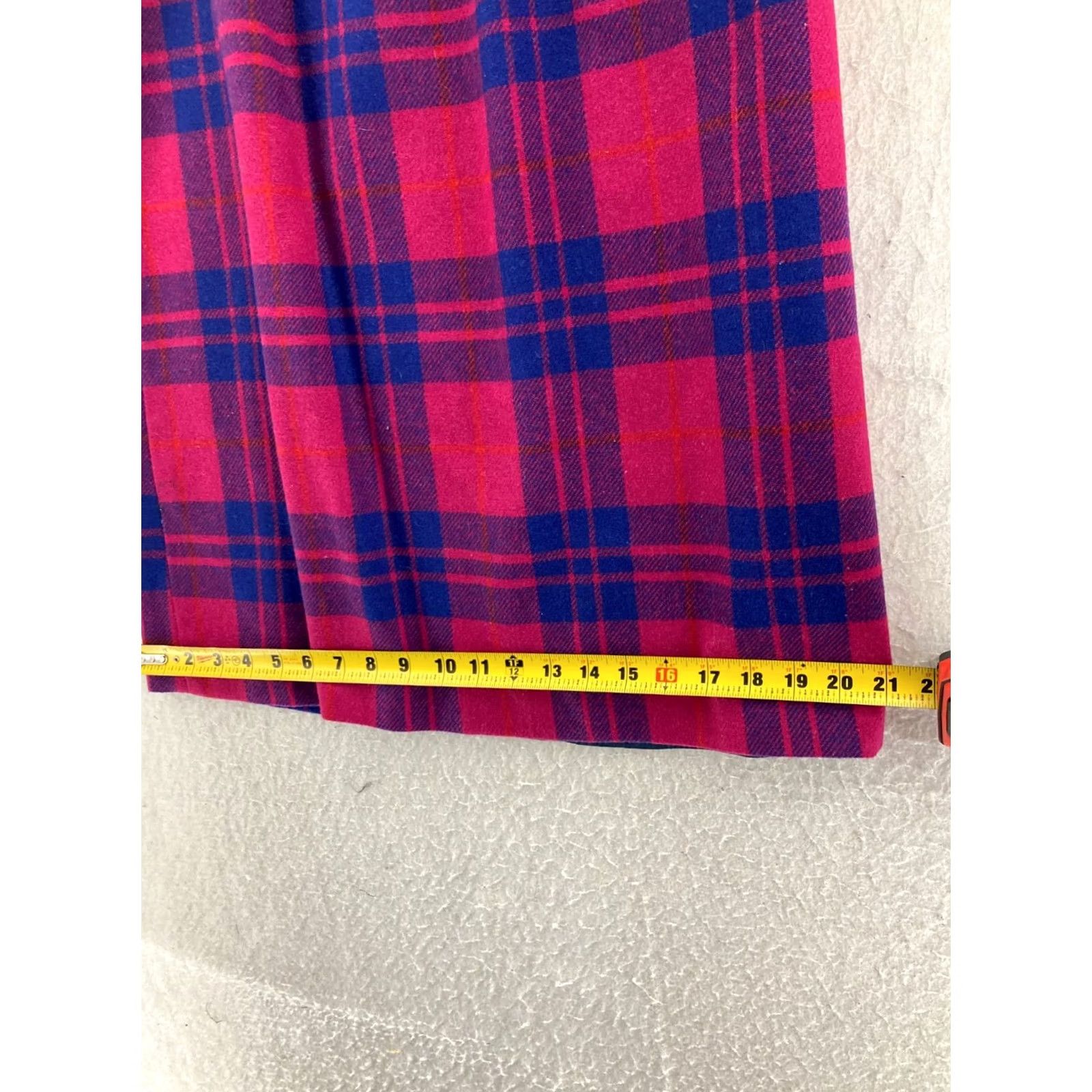 Vintage VTG Personal Skirt Womens 10 Red Plaid Knee Length Wool Blend Pleated Pattern Zip Vintage Skirt Womens 10 Red Plaid Knee Length Size 32" / US 10 / IT 46 - 3 Thumbnail