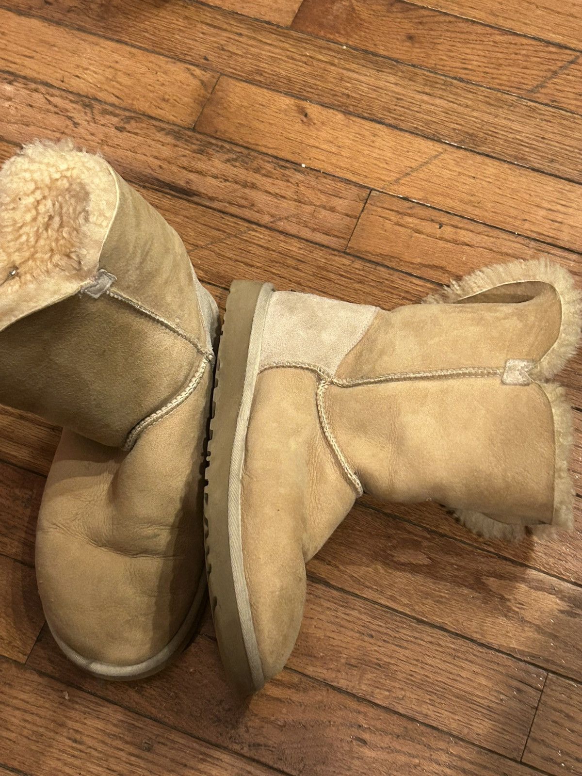 Ugg UGG Women's Bailey Button Size US 7 / IT 37 - 3 Thumbnail