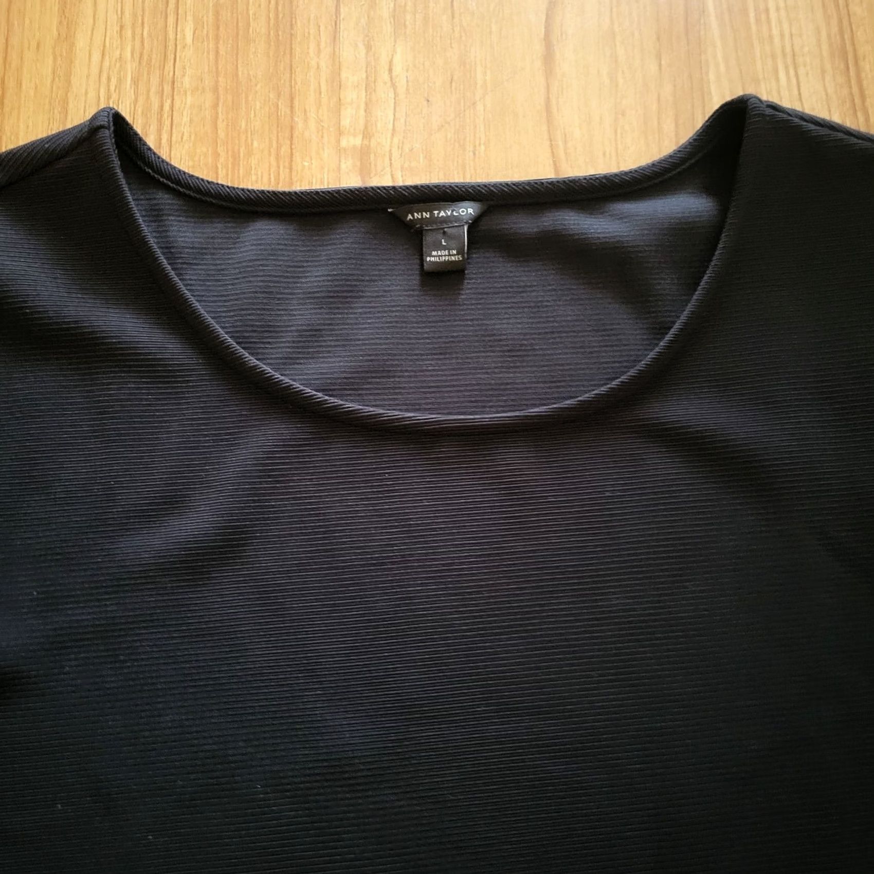 Ann Taylor Ann Taylor Womens Large Black Ribbed Texture Ruffle Hem Career Neutral Blouse Size L / US 10 / IT 46 - 3 Thumbnail