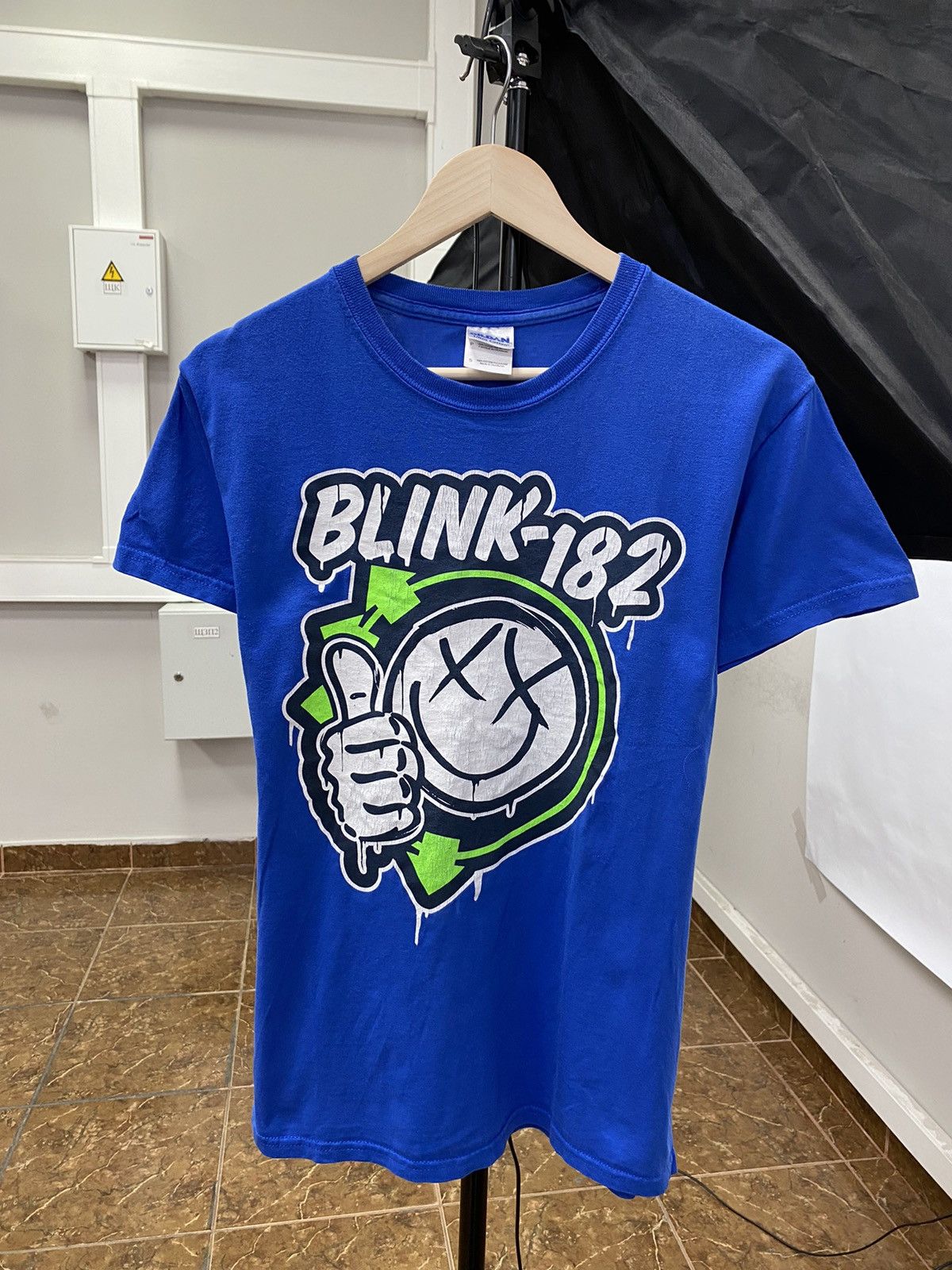 Band Tees Vintage Blink 182 t-shirt Rock Band Rare Retro Hype Y2K Size US S / EU 44-46 / 1 - 1 Thumbnail