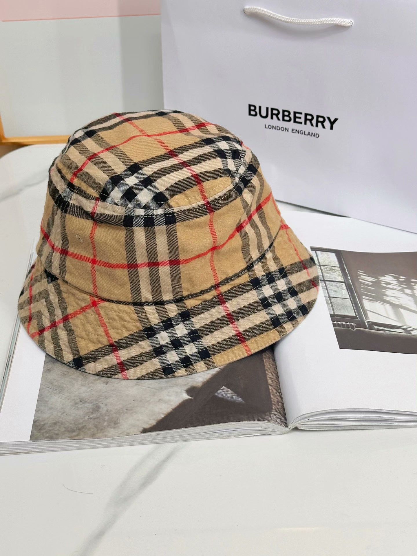 Burberry Burberry Casual Bucket Hat Size ONE SIZE - 1 Thumbnail