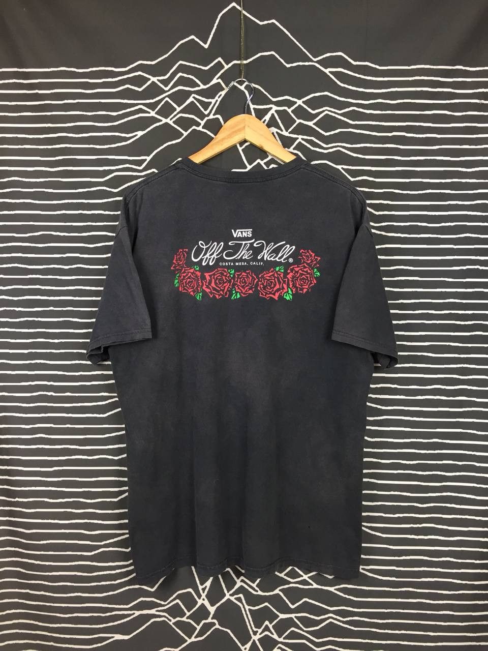 Vans Sunfaded Vans Off The Wall Roses Graphic Tee Size US L / EU 52-54 / 3 - 1 Thumbnail