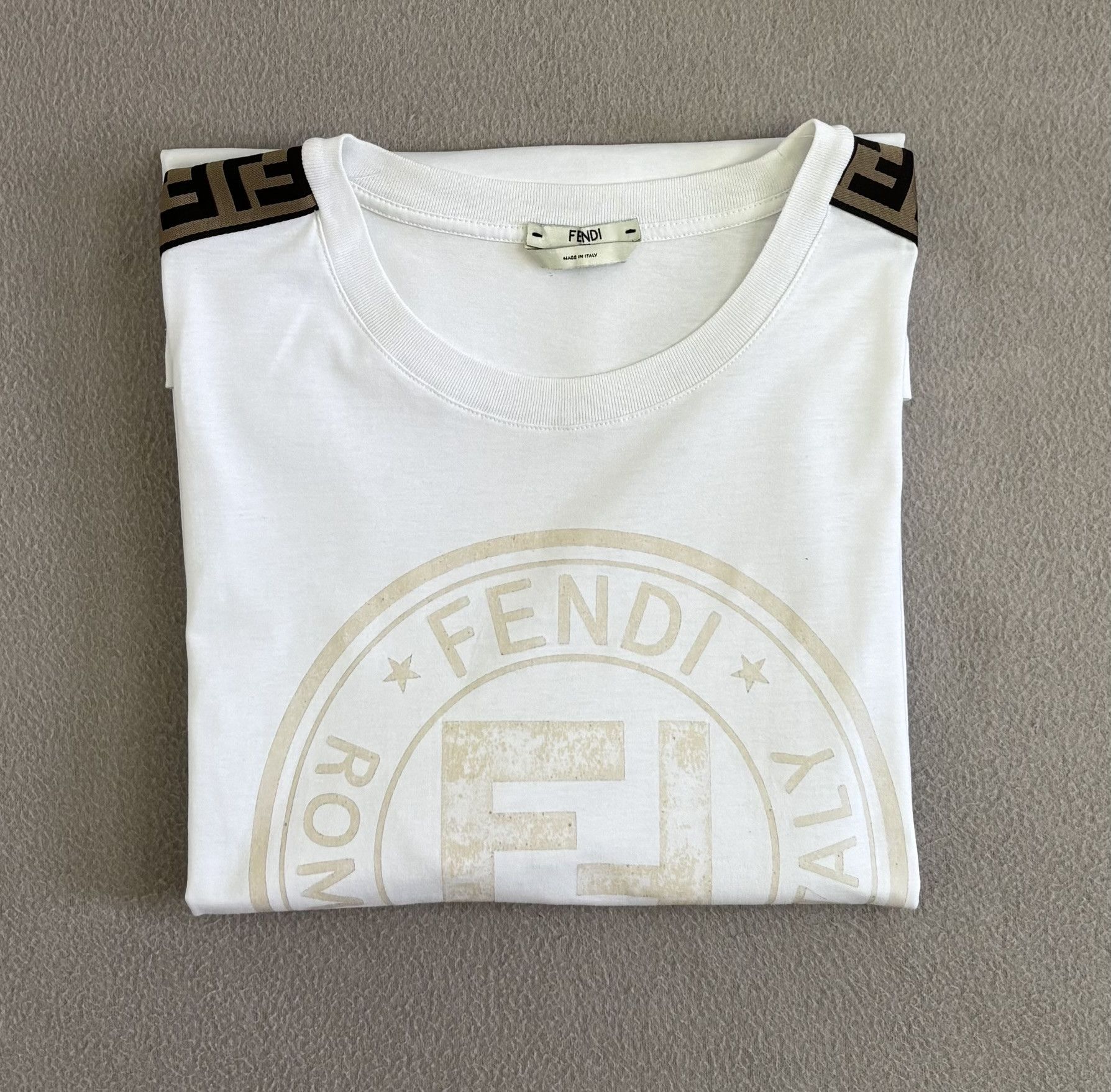 Fendi T-shirt Fendi Monogram Medium Size US M / EU 48-50 / 2 - 23 Thumbnail