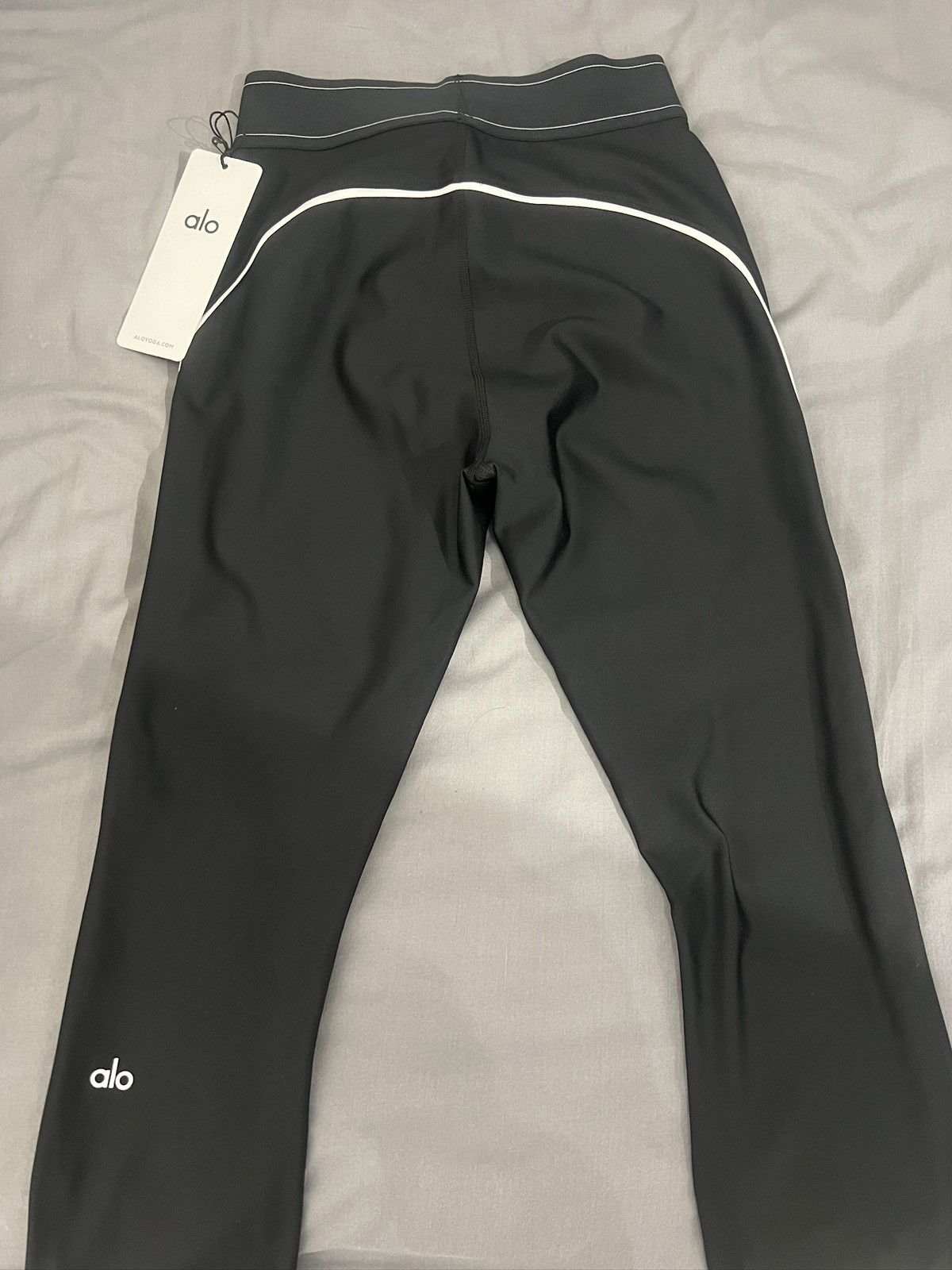 Alo Yoga Alo Yoga Bra and Leggings Set Size 28" / US 6 / IT 42 - 4 Thumbnail