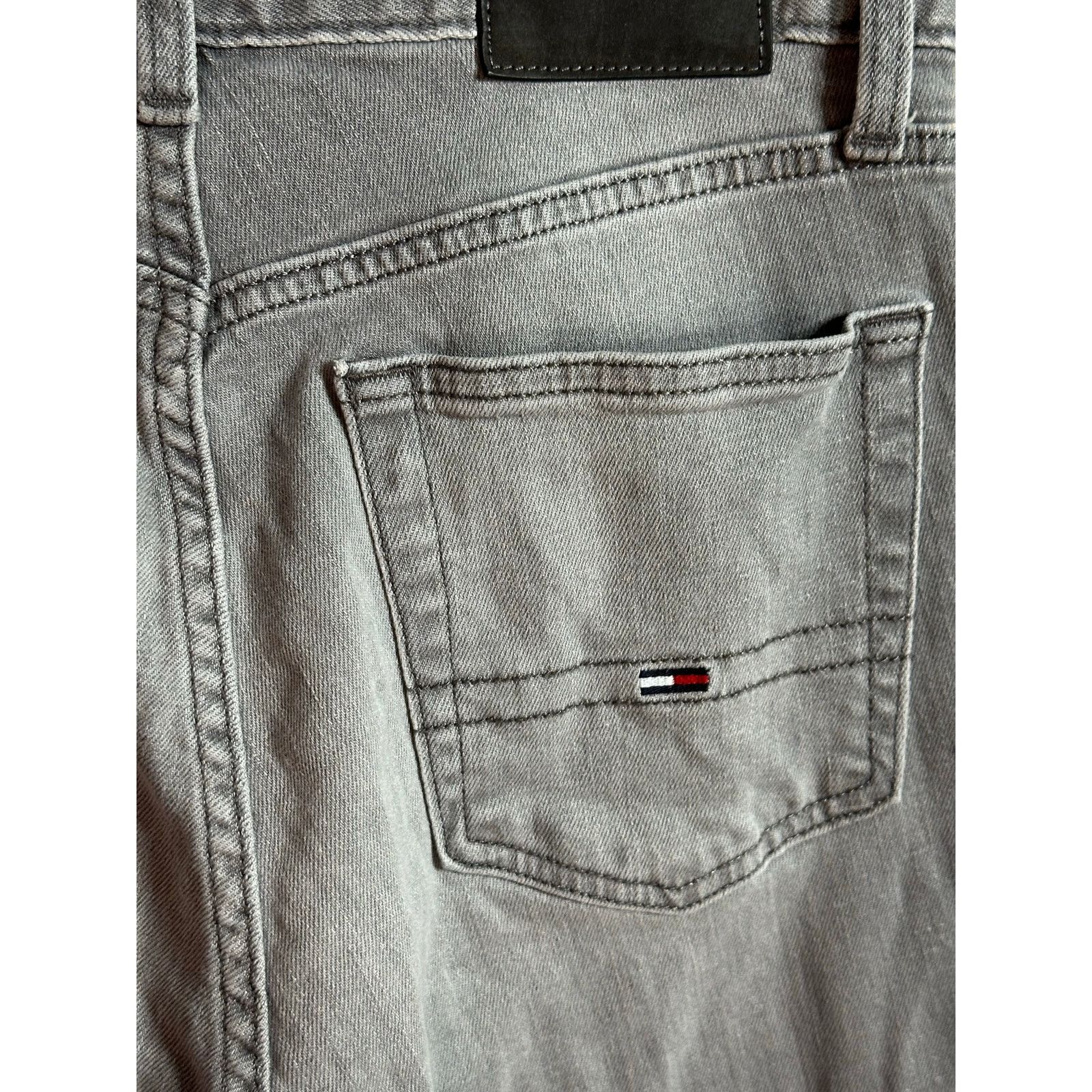 Tommy Hilfiger Tommy Hilfiger men gray slim fit tapered legs jeans size 30 Size US 30 / EU 46 - 6 Thumbnail