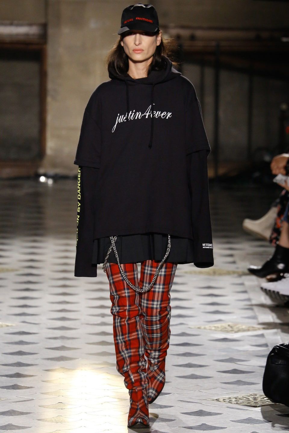 Vetements AW16 Justin4Ever 11-inch Gun Club Chain Hoodie Size US S / EU 44-46 / 1 - 2 Thumbnail