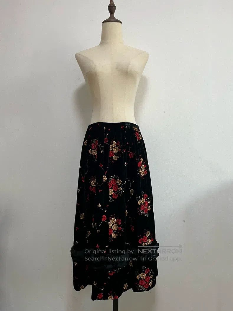 Comme des Garcons Comme des Garcons size M Black Velvet Embroidered Skirt Size 23" - 3 Thumbnail