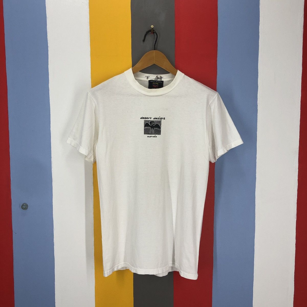 Russell Athletic 90s Vintage DESERT DESIGNS AUSTRALIA T Shirt #1494/AZ Size US S / EU 44-46 / 1 - 2 Thumbnail