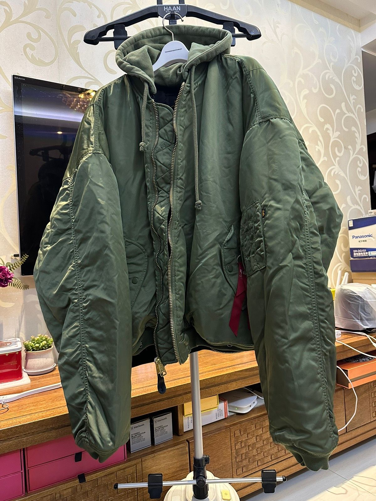 Pre-owned Vetements Two Side Bomber In Green