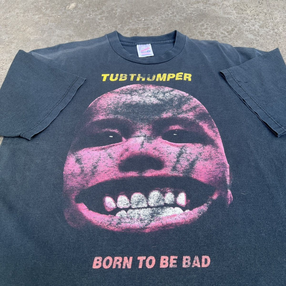 Band Tees × Rap Tees × Vintage Vintage 90s Chumbawamba Promo Tee Faded Thrashed Size US L / EU 52-54 / 3 - 4 Thumbnail