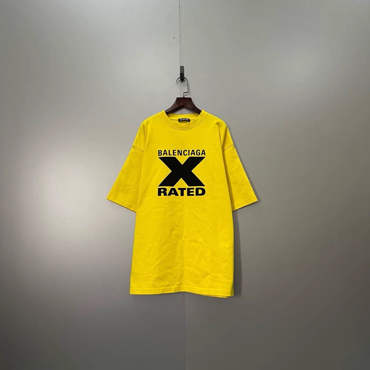 Balenciaga Balenciaga Yellow Letter Printed Logo Short Sleeve K28 Size US XS / EU 42 / 0 - 1 Thumbnail