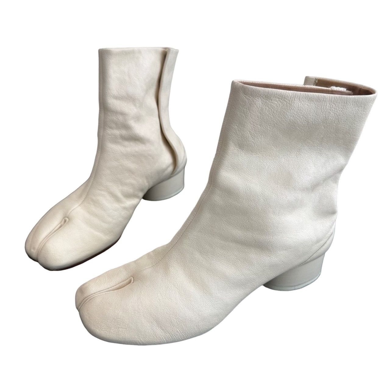 Maison Margiela Maison Margiela White Tabi Boots Size 35.5 Size US 5.5 / IT 35.5 - 1 Thumbnail