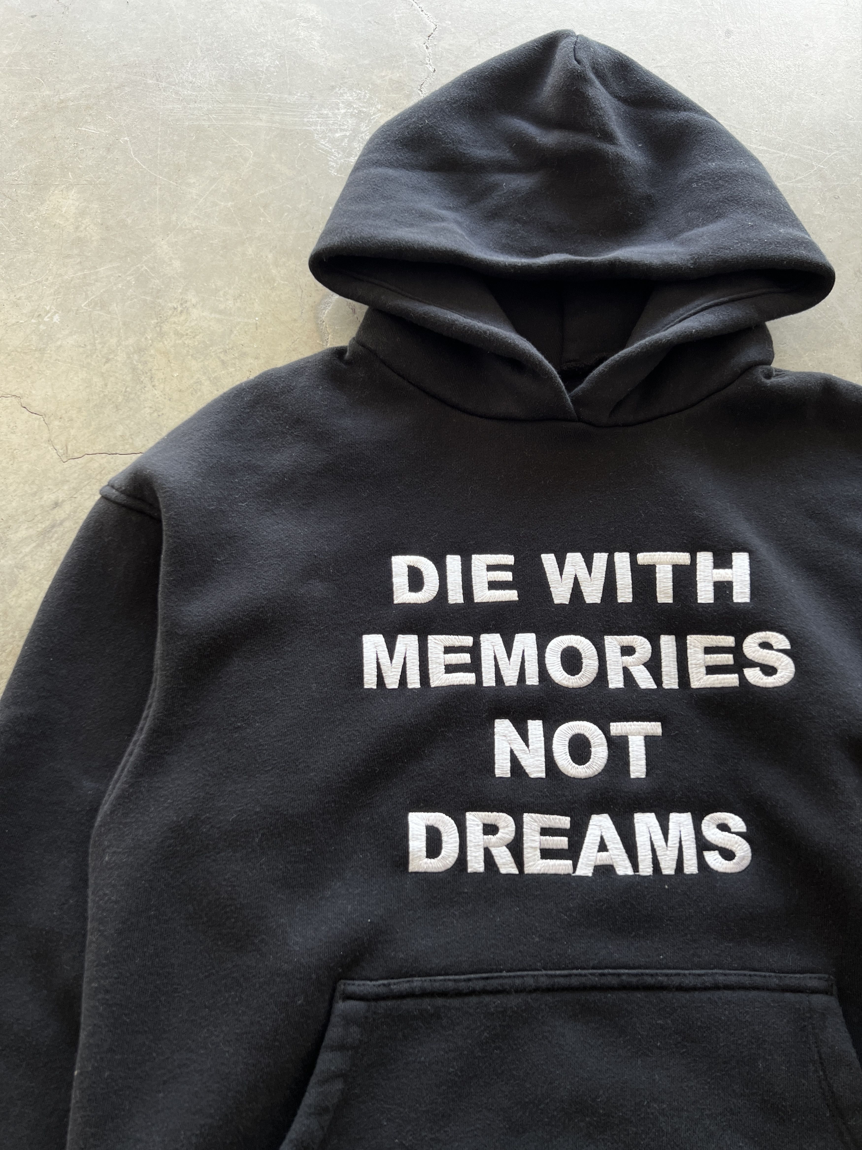 Prolific DIE WITH MEMORIES QUOTE EMBROIDERED HOODIE Size US XL / EU 56 / 4 - 3 Thumbnail