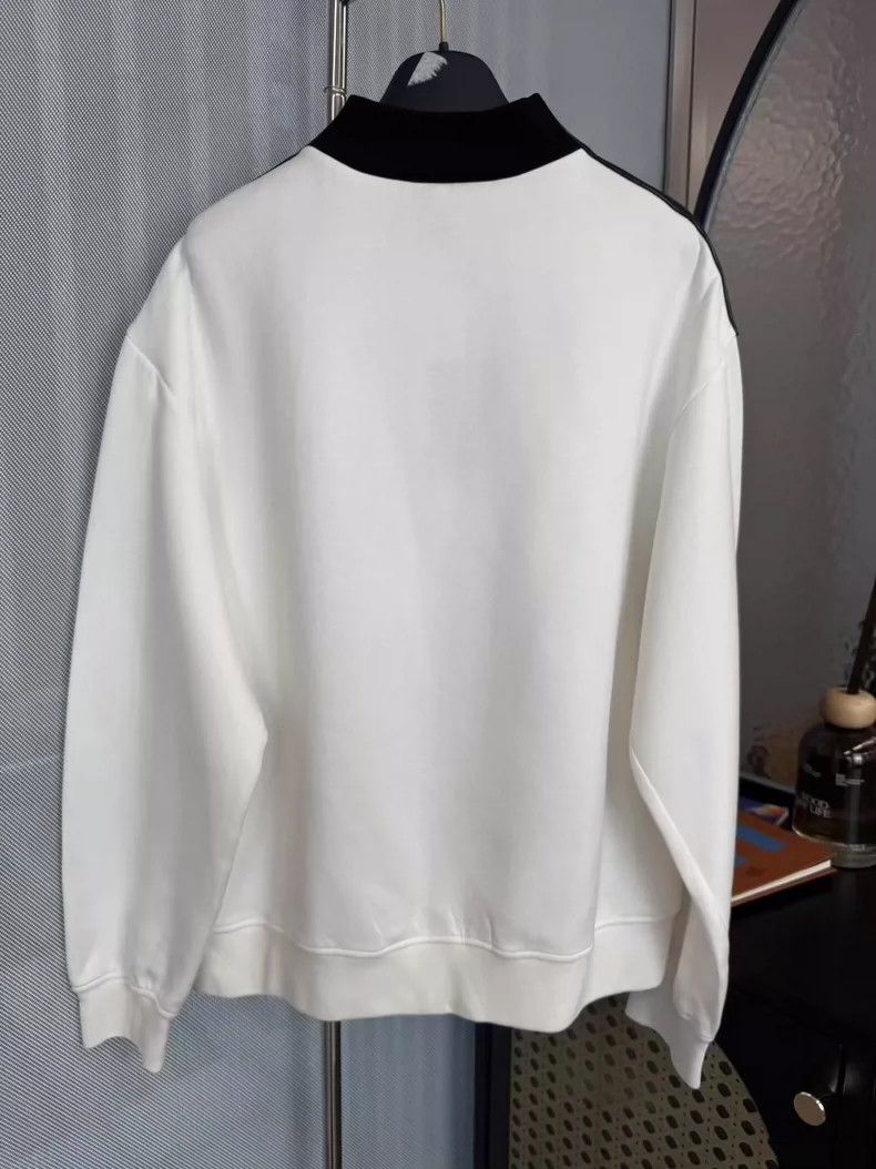 Louis Vuitton Louis Vuitton big logo on white chest sweatshirt Size US M / EU 48-50 / 2 - 2 Thumbnail