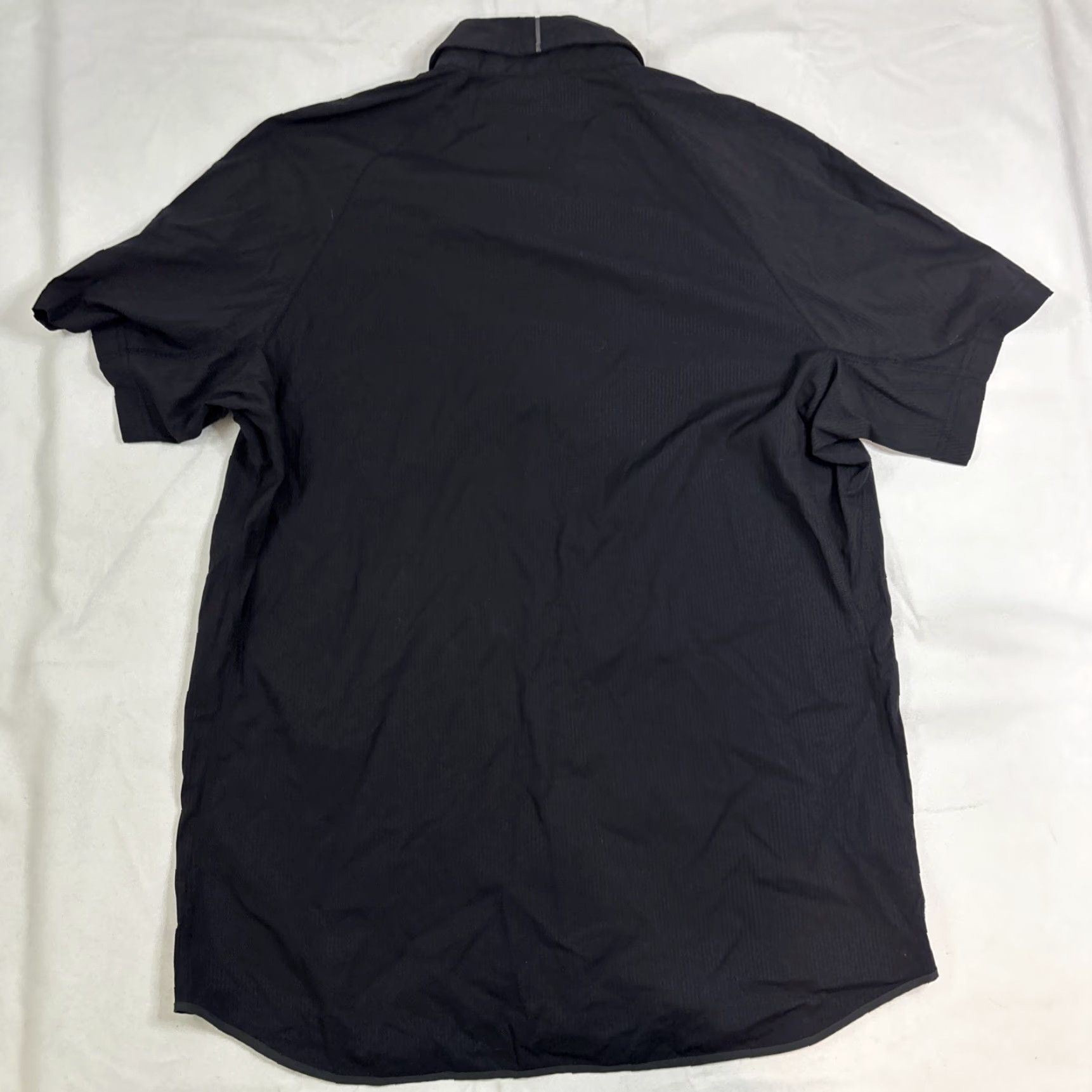 Lululemon Lululemon Black Striped Hidden Button Short Sleeve Shirt Mens Large Performance Shirt Size US L / EU 52-54 / 3 - 5 Thumbnail