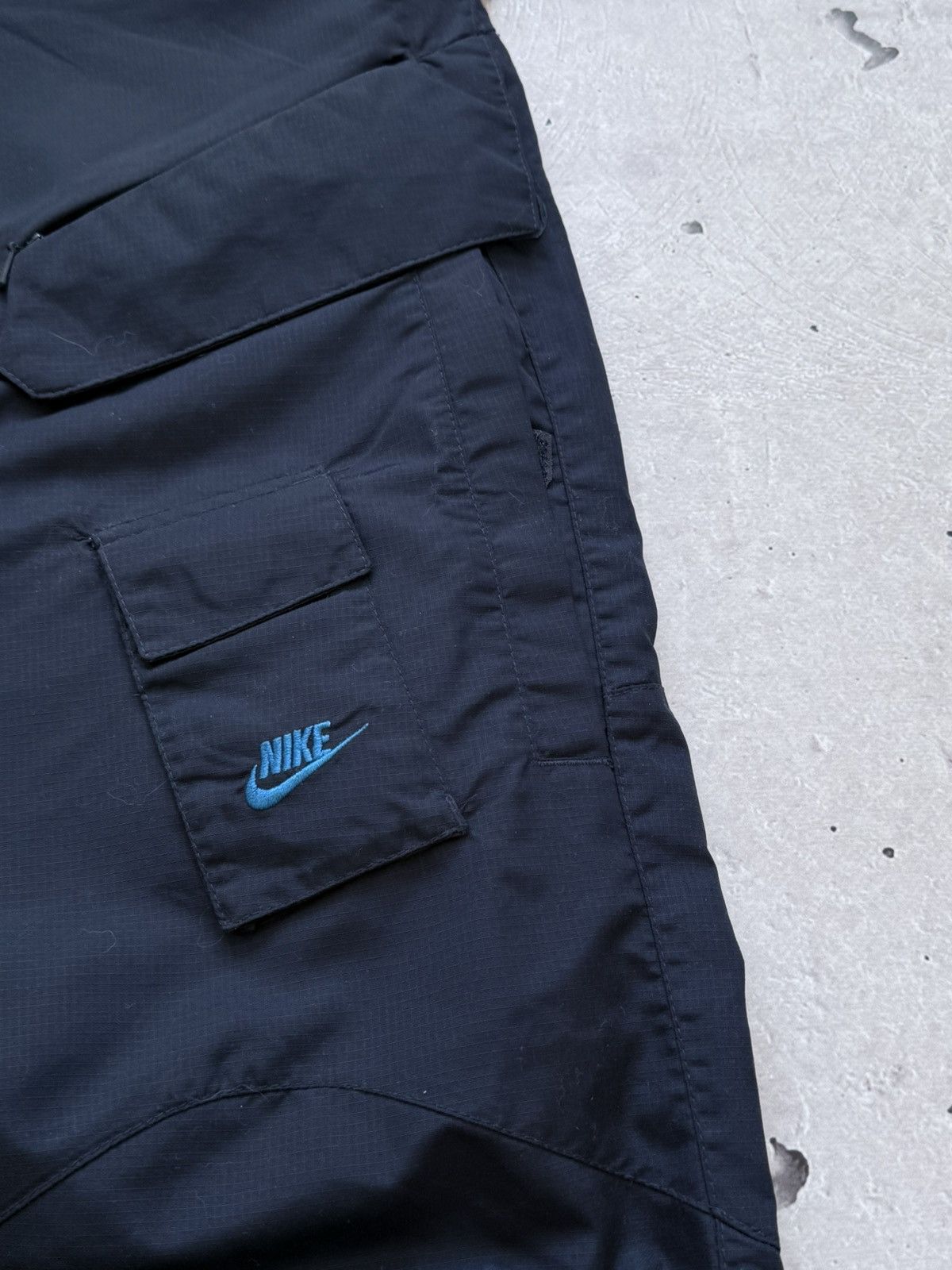 Nike Vintage 00s Nike Baggy Cargo Nylon Tack Pants Y2K Size US 34 / EU 50 - 3 Thumbnail
