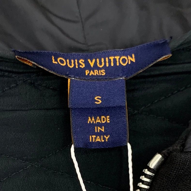 Louis Vuitton Louis Vuitton Black cotton hooded logo print zip-up long-s Size US S / EU 44-46 / 1 - 5 Thumbnail