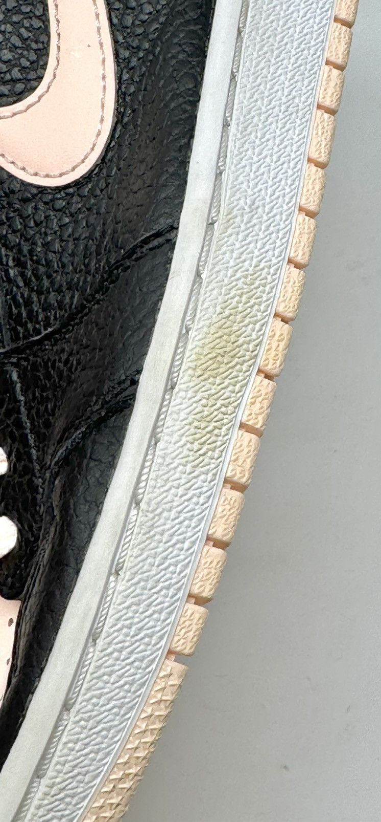 Jordan Brand × Nike 2019 Nike Air Jordan 1 Retro OG Black Crimson Tint size 9.5 Size US 9.5 / EU 42-43 - 13 Thumbnail