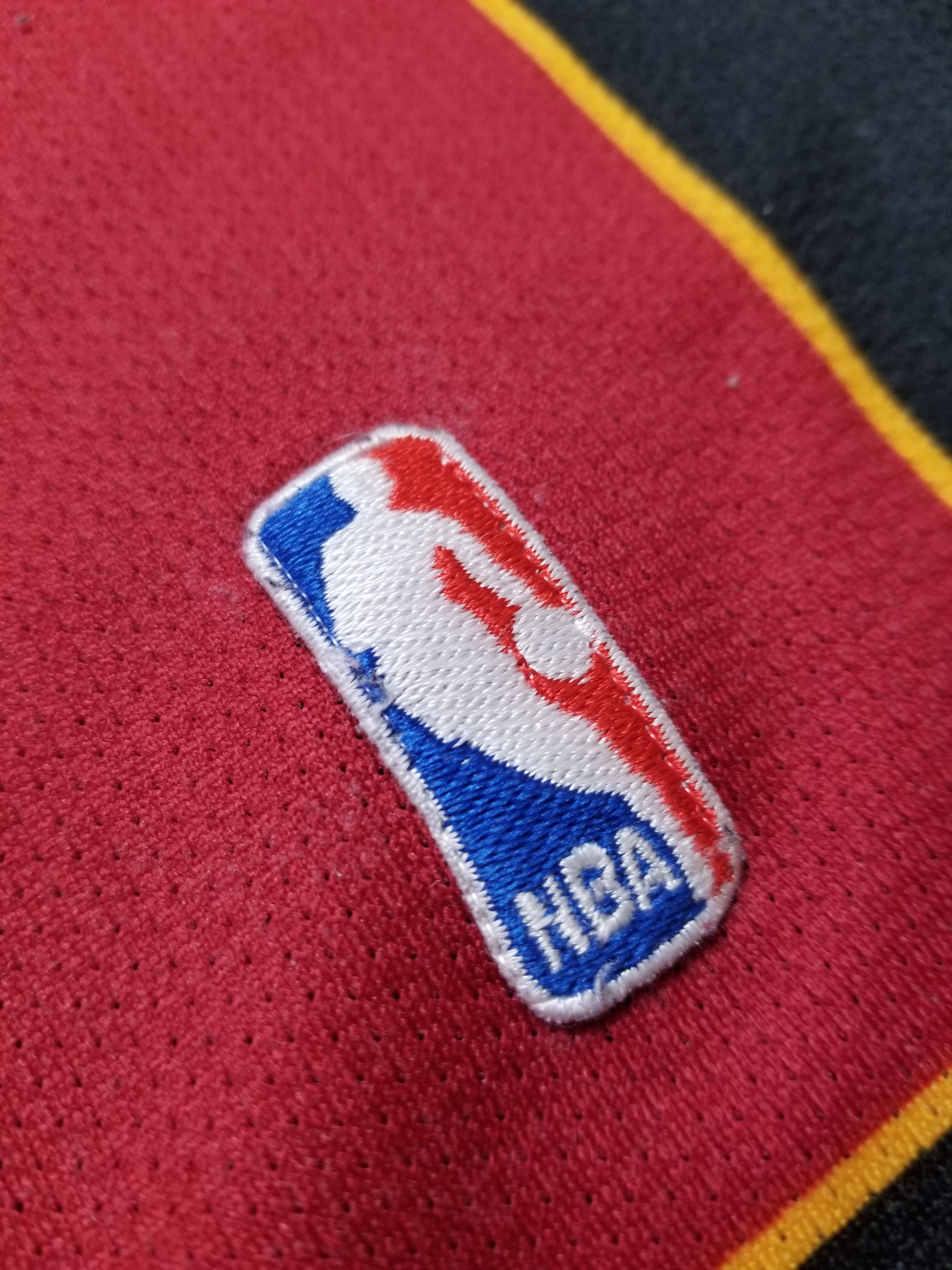 Champion Vintage Champion Miami Heat NBA Basketball Shorts Size M Size US 32 / EU 48 - 11 Thumbnail