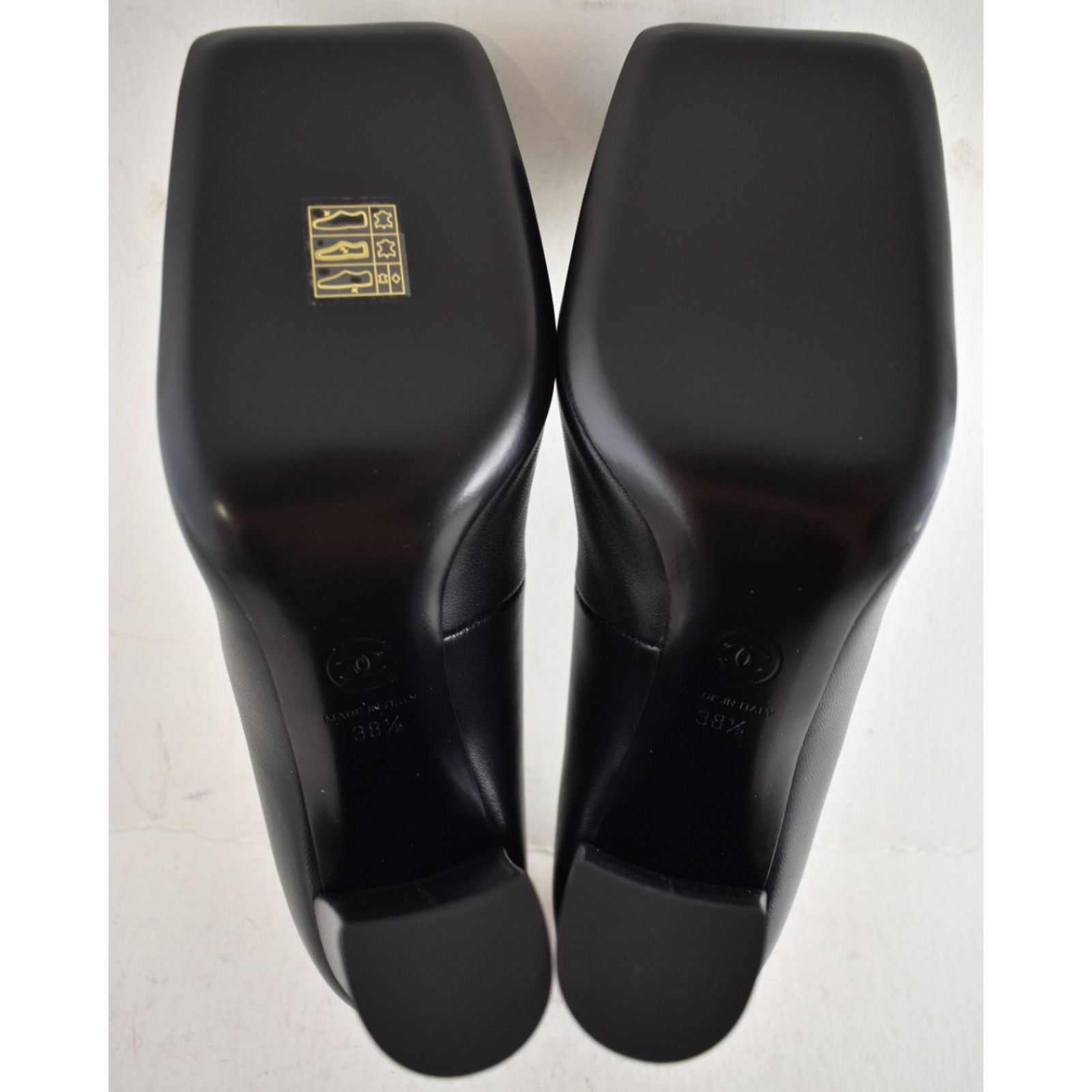 Chanel Chanel 26S Blazy White Square Turnlock Block Heel Pump 38.5 Size US 8.5 / IT 38.5 - 22 Thumbnail