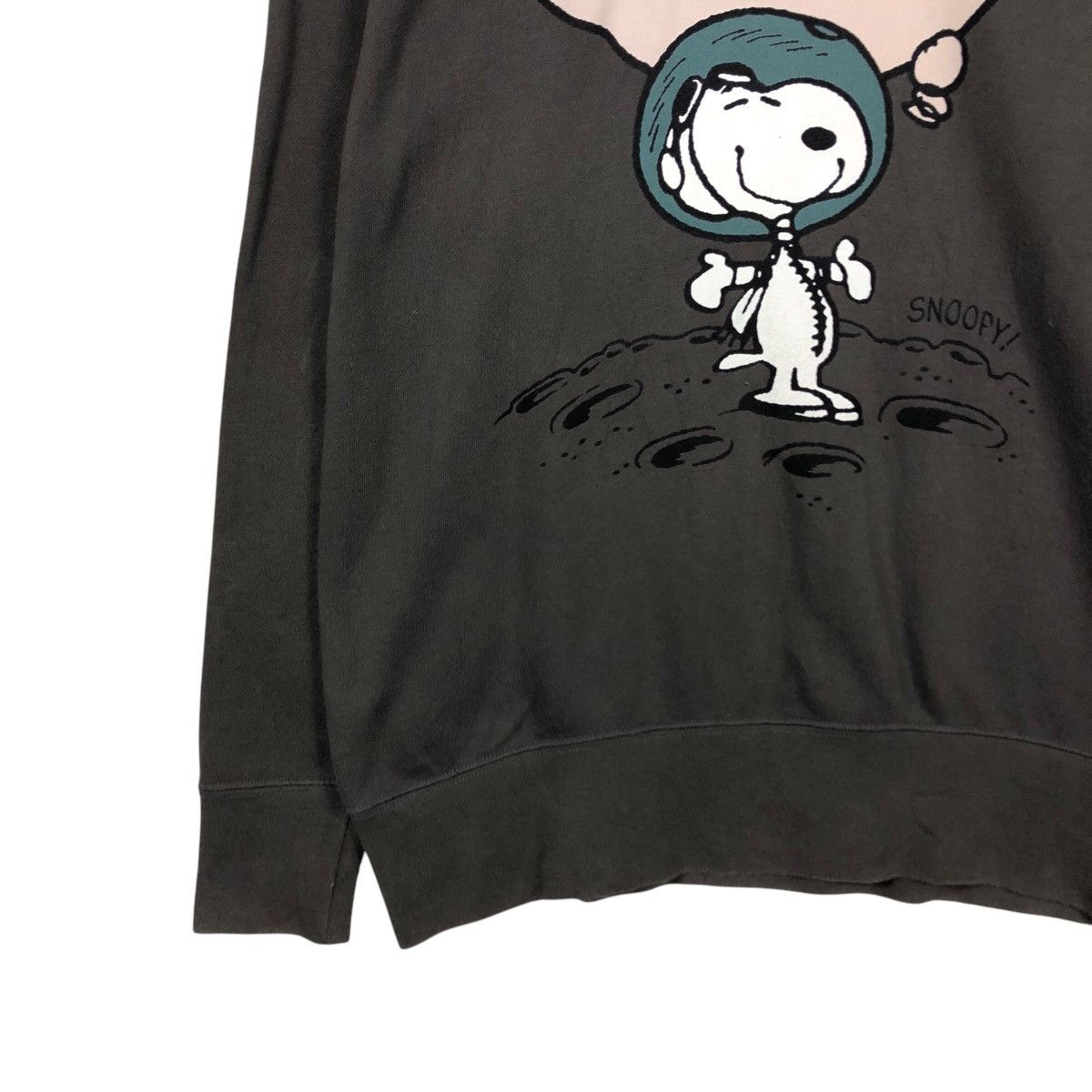 Japanese Brand Vintage Uniqlo UT First Beagle on the Moon Snoopy Sweatshirt Size US M / EU 48-50 / 2 - 5 Thumbnail