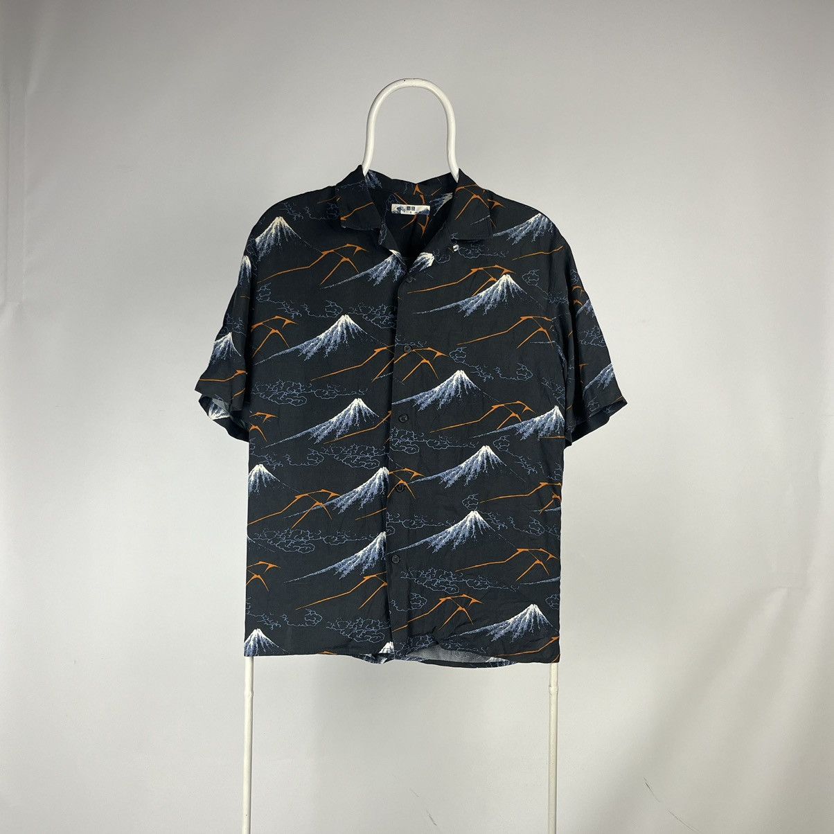 Japanese Brand Uniqlo shirt short sleeve rock Japanese size Small Size US S / EU 44-46 / 1 - 2 Thumbnail