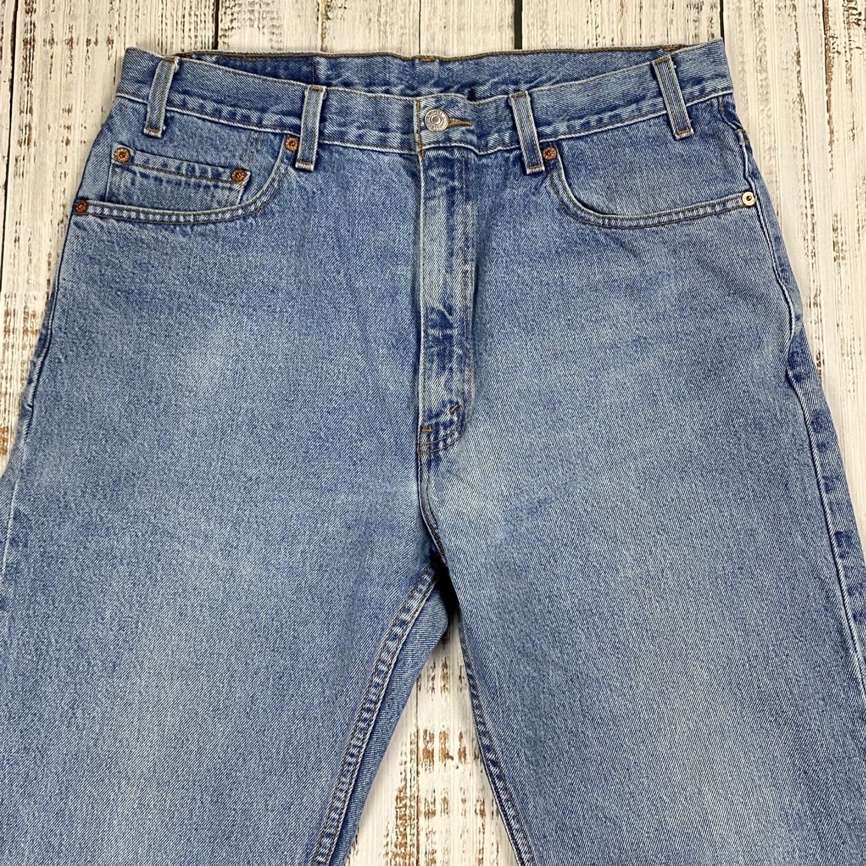 Levi's VINTAGE Levi's 505 Regular Fit Denim Jeans 36x30 Light Wash Straight Leg Blue USA Mens Size US 36 / EU 52 - 2 Thumbnail
