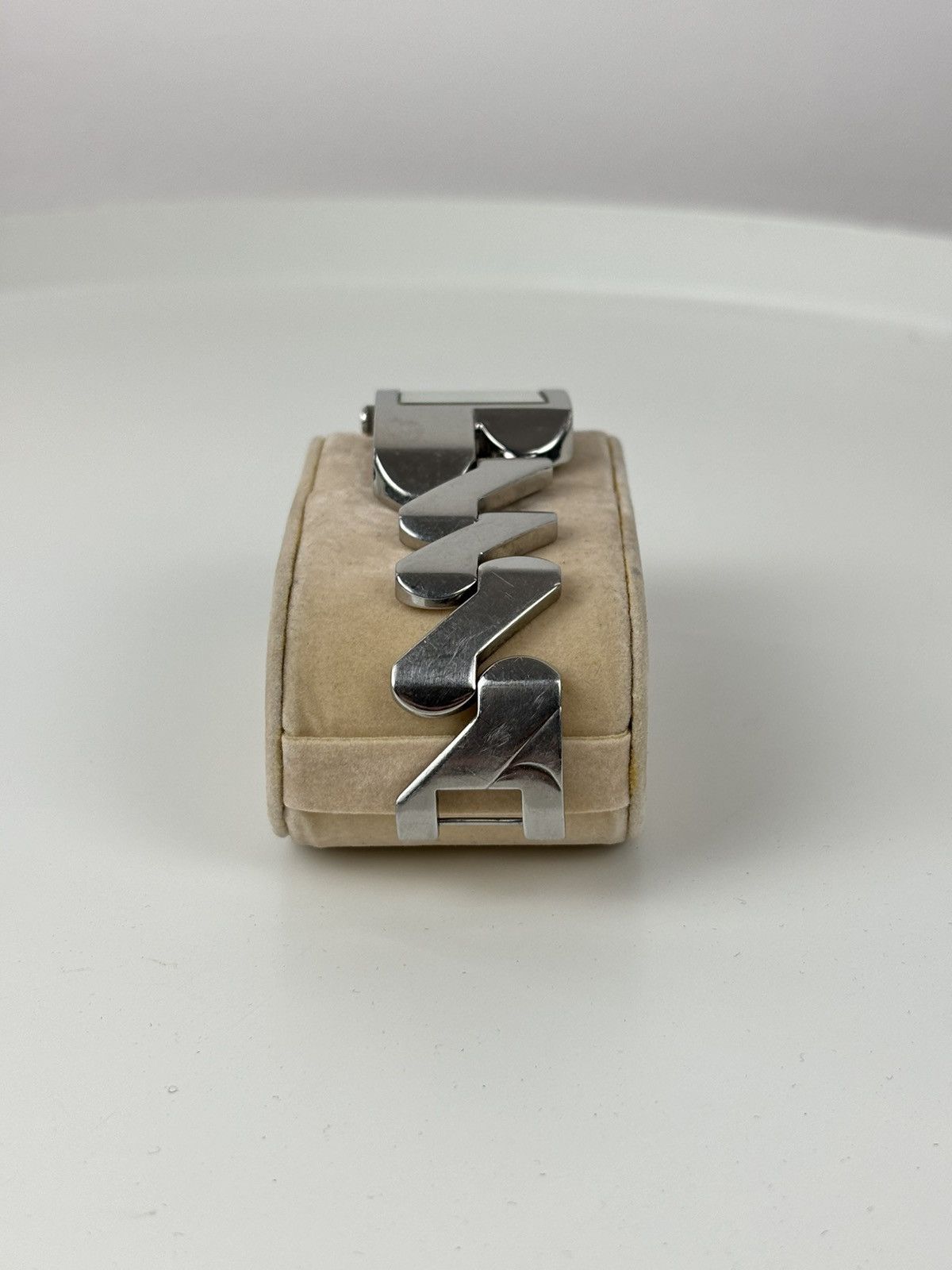Designer × Gucci × Paolo Gucci RARE 2055G Swiss Made Stainless Steel ZigZag Bracelet Quartz Wristwatch Size ONE SIZE - 15 Thumbnail