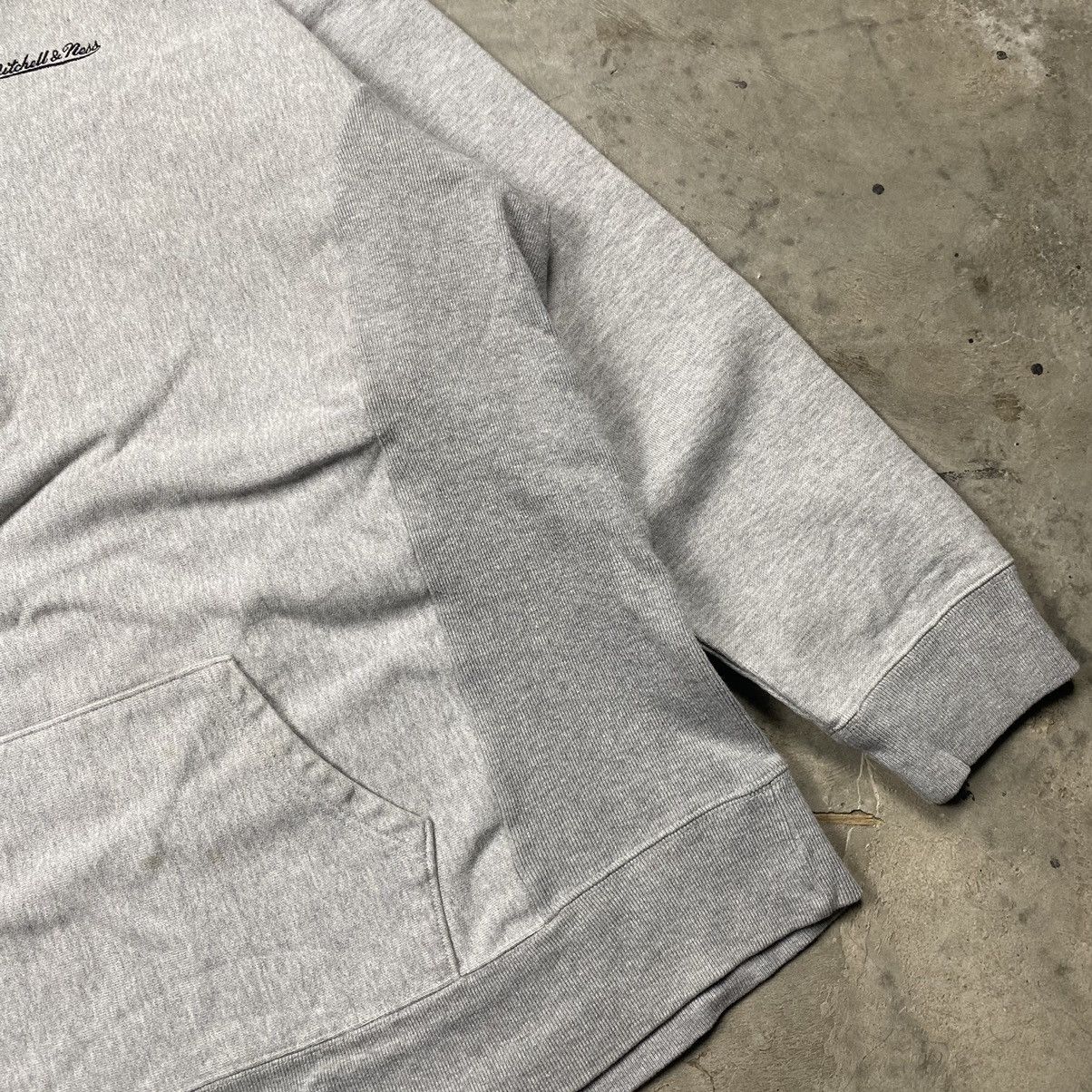 Mitchell & Ness × Vintage y2k Reverse Weave Distressed Pullover Size US XL / EU 56 / 4 - 2 Thumbnail