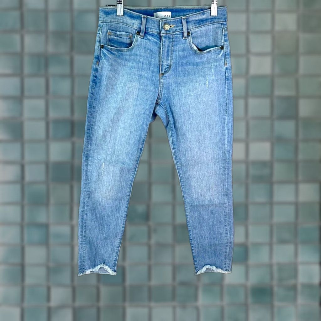 Loft Loft Jeans Women's Modern Skinny Distressed Hem Ankle Blue Denim Size 27/4 28X29 Size 27" / US 4 / IT 40 - 1 Thumbnail