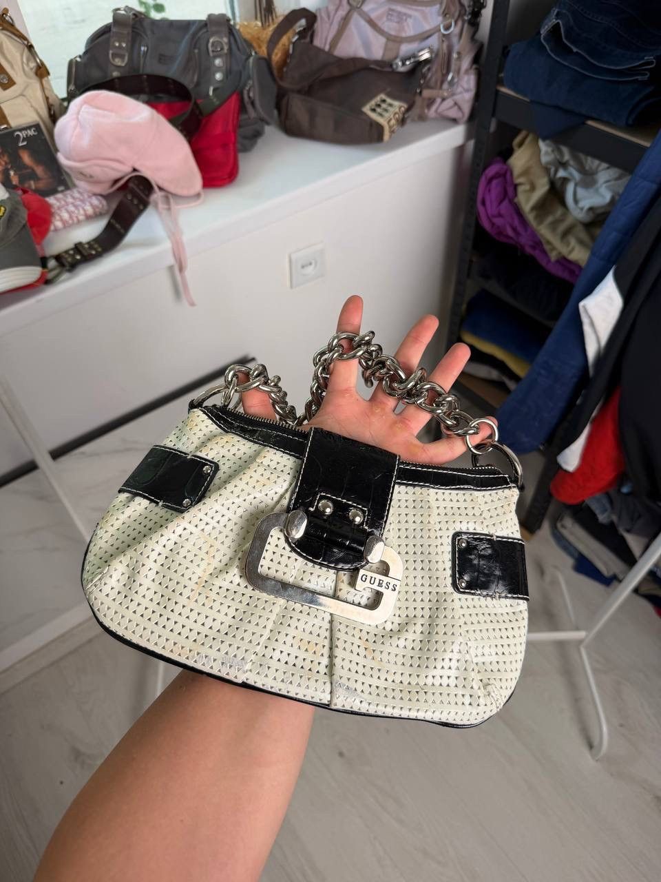 Guess Vintage Guess Y2K Perforated Chain Shoulder Bag White Black Size ONE SIZE - 1 Thumbnail