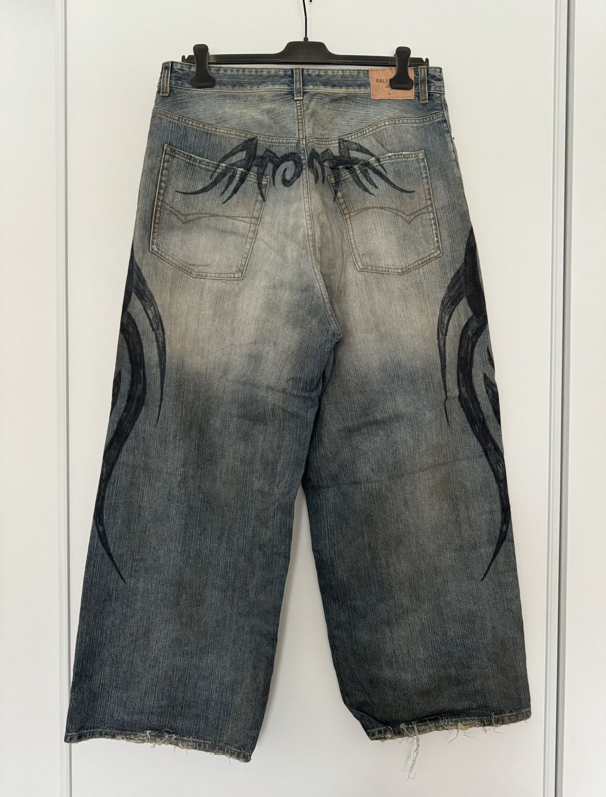 Balenciaga Balenciaga Y2K Wide-Leg Distressed Printed Jeans Size US 34 / EU 50 - 4 Thumbnail
