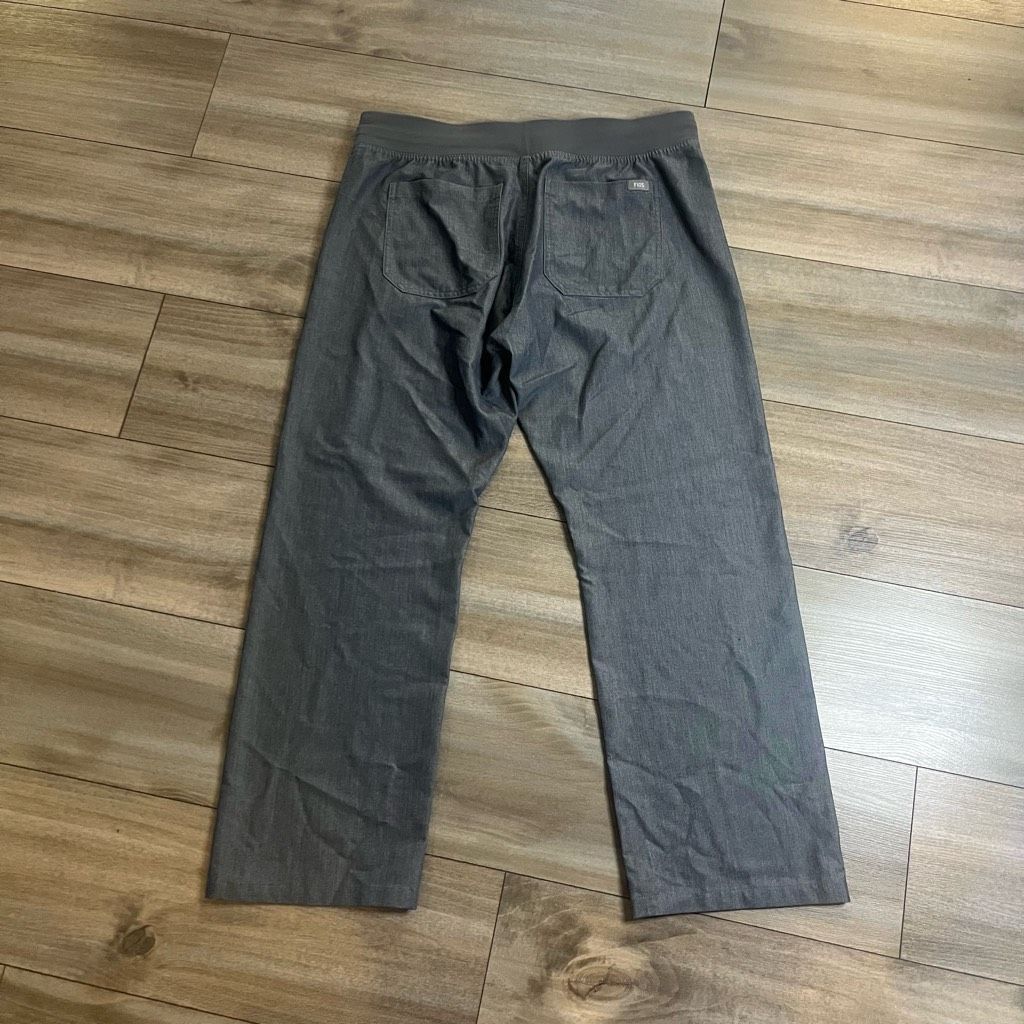 Ordinary Fits Figs Grey Athletic Bottom Scrubs Women Medium Petite Bin H-4 Size 28" / US 6 / IT 42 - 3 Thumbnail
