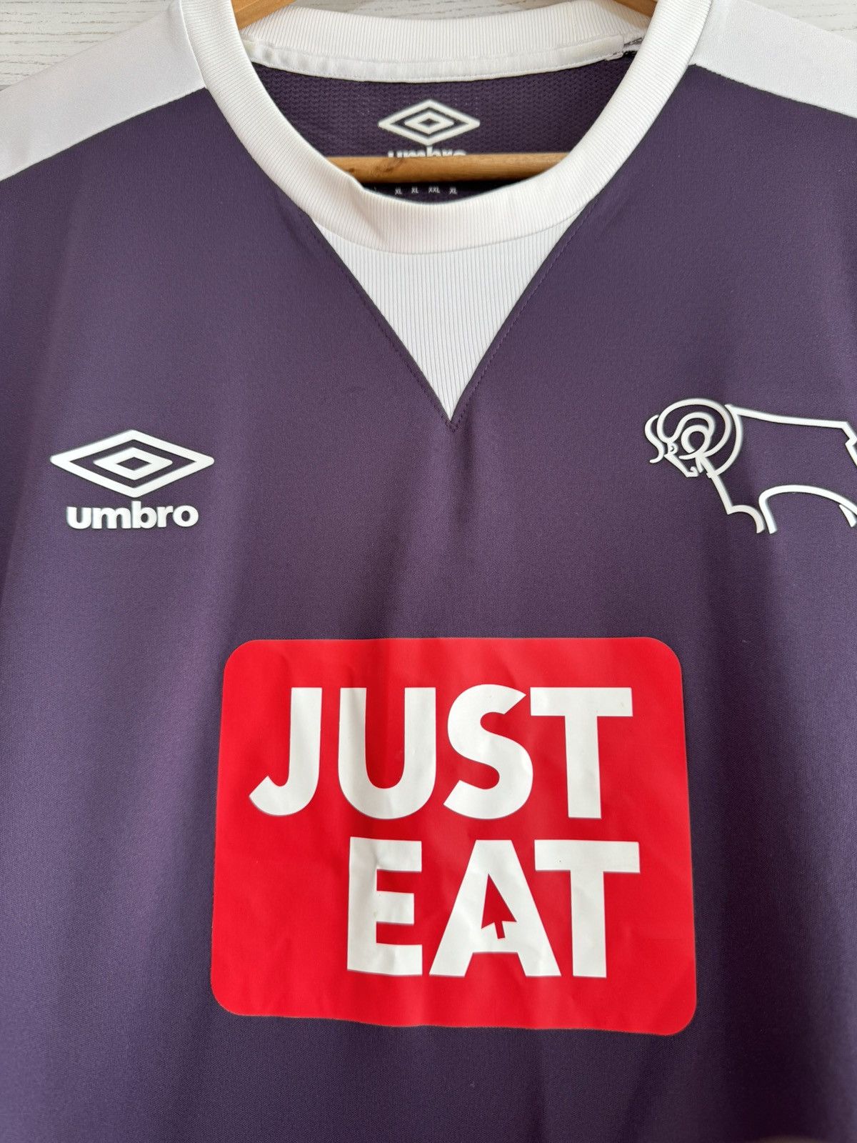 Umbro Derby County 2015-2016 Away Soccer Jersey Football Kit Shirt Size US XL / EU 56 / 4 - 5 Thumbnail