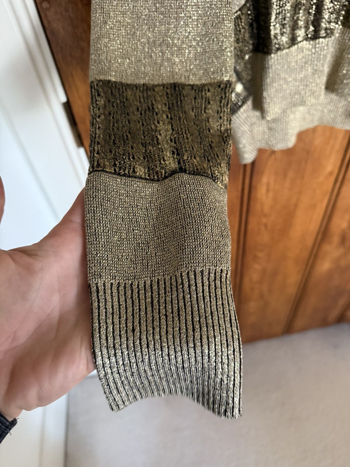 Saint Laurent Paris $1.3k FW19 Saint Laurent metallic gold v neck sweater XL Size US XL / EU 56 / 4 - 11 Thumbnail