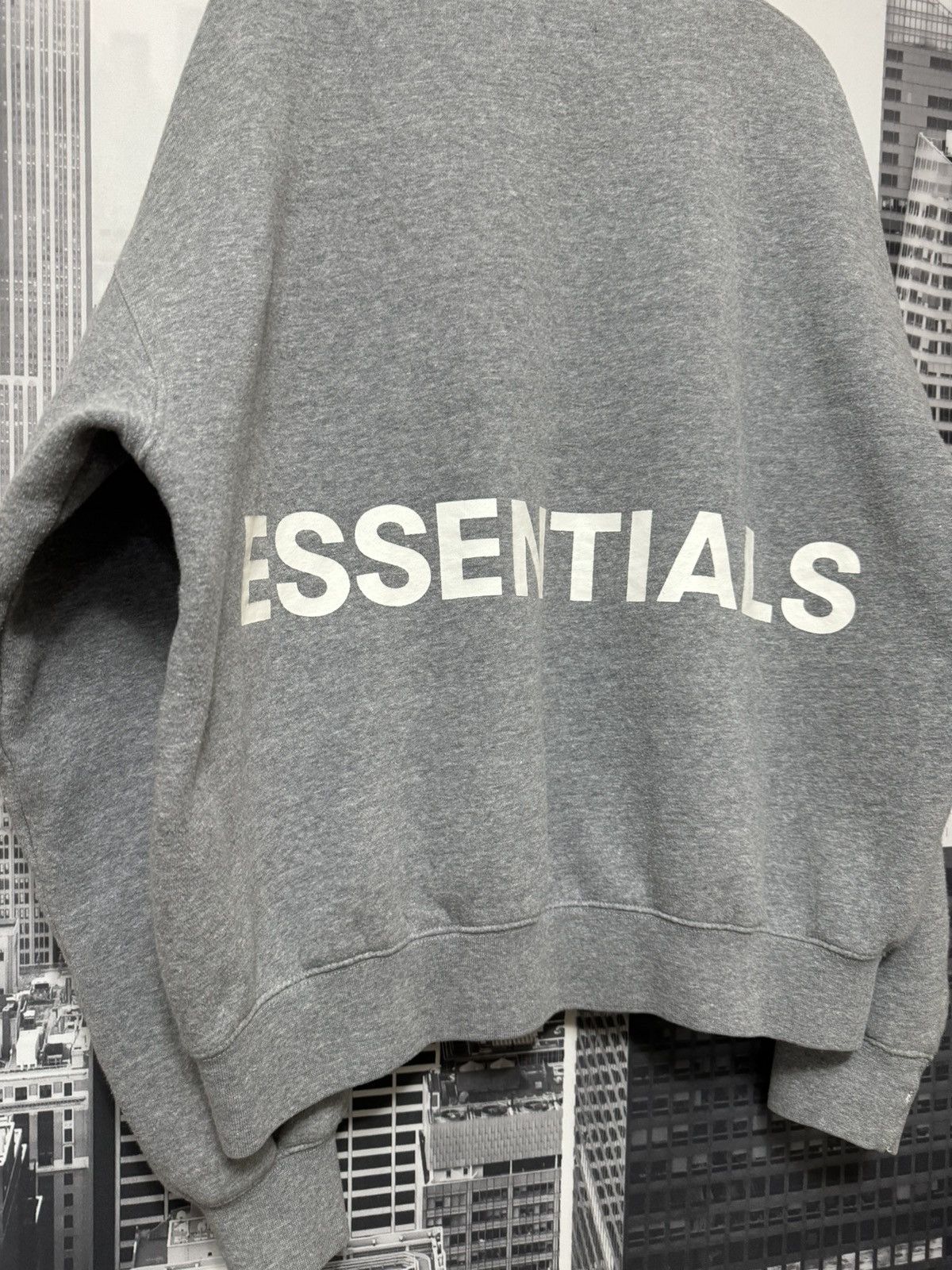 Fear of God OG Fear of God Essentials Graphic Crewneck Grey SZ Small🔥 Size US S / EU 44-46 / 1 - 3 Thumbnail