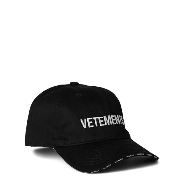Vetements o1g2r1mq0824 Size: OS / Iconic Baseball Cap in Black Size ONE SIZE - 1 Thumbnail