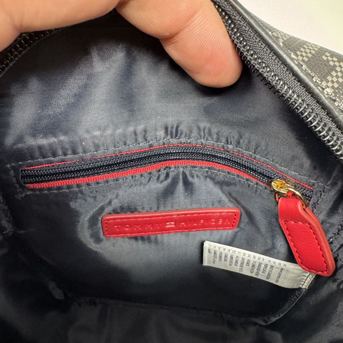 Tommy Hilfiger NWT Tommy Hilfiger Crossbody Monogram Women's Bag Size ONE SIZE - 14 Thumbnail