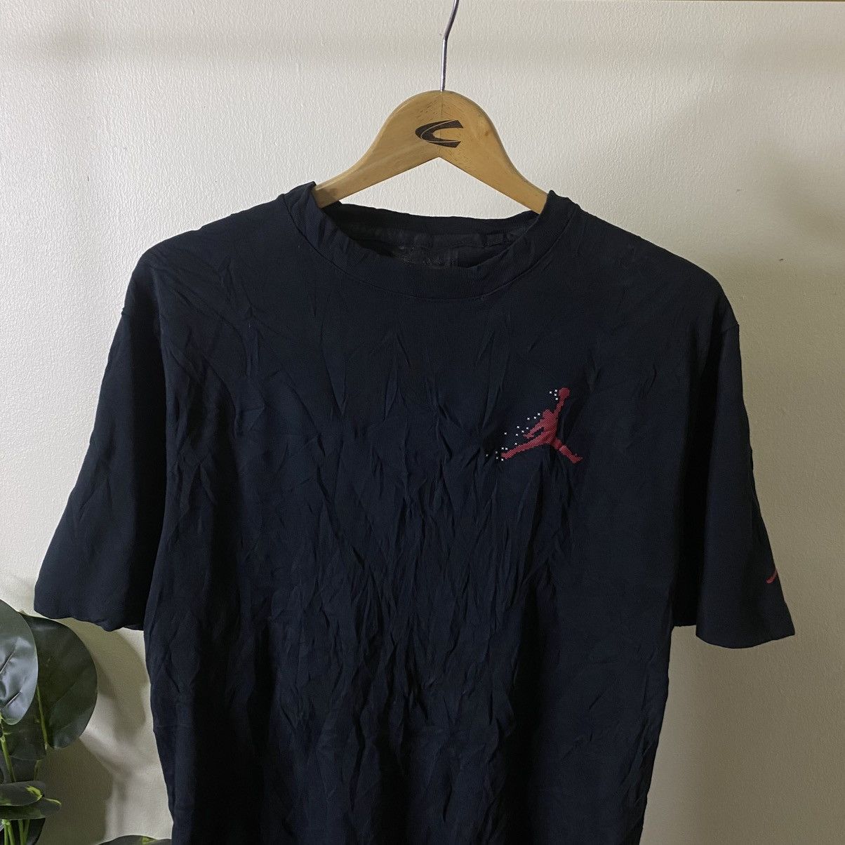 Nike Y2K Nike Air Jordan Hanging Shoes T Shirt Size US M / EU 48-50 / 2 - 7 Thumbnail