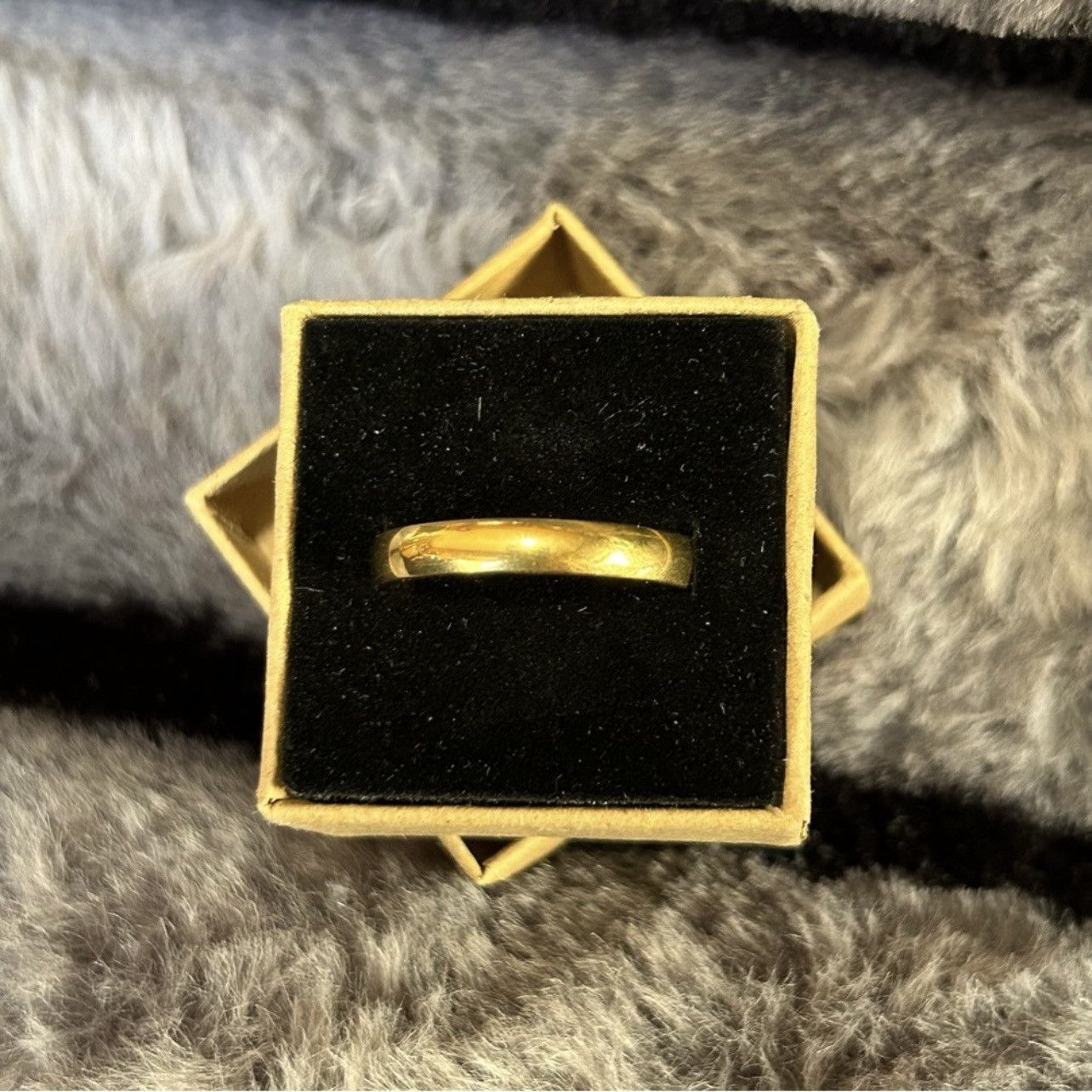 Jewelry Men’s 18kt solid yellow gold 4mm classic dome band NIB 11.5 Size ONE SIZE - 1 Thumbnail