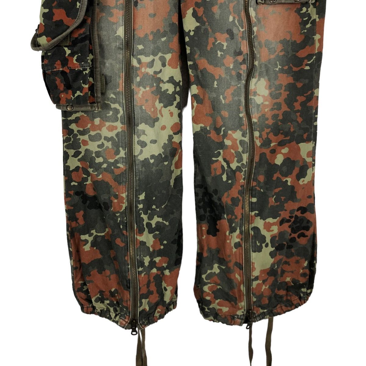 Le Grande Bleu (L.G.B.) 🔥Camouflage Military Design Cargo Parachute Raiders Pants Size US 30 / EU 46 - 14 Thumbnail